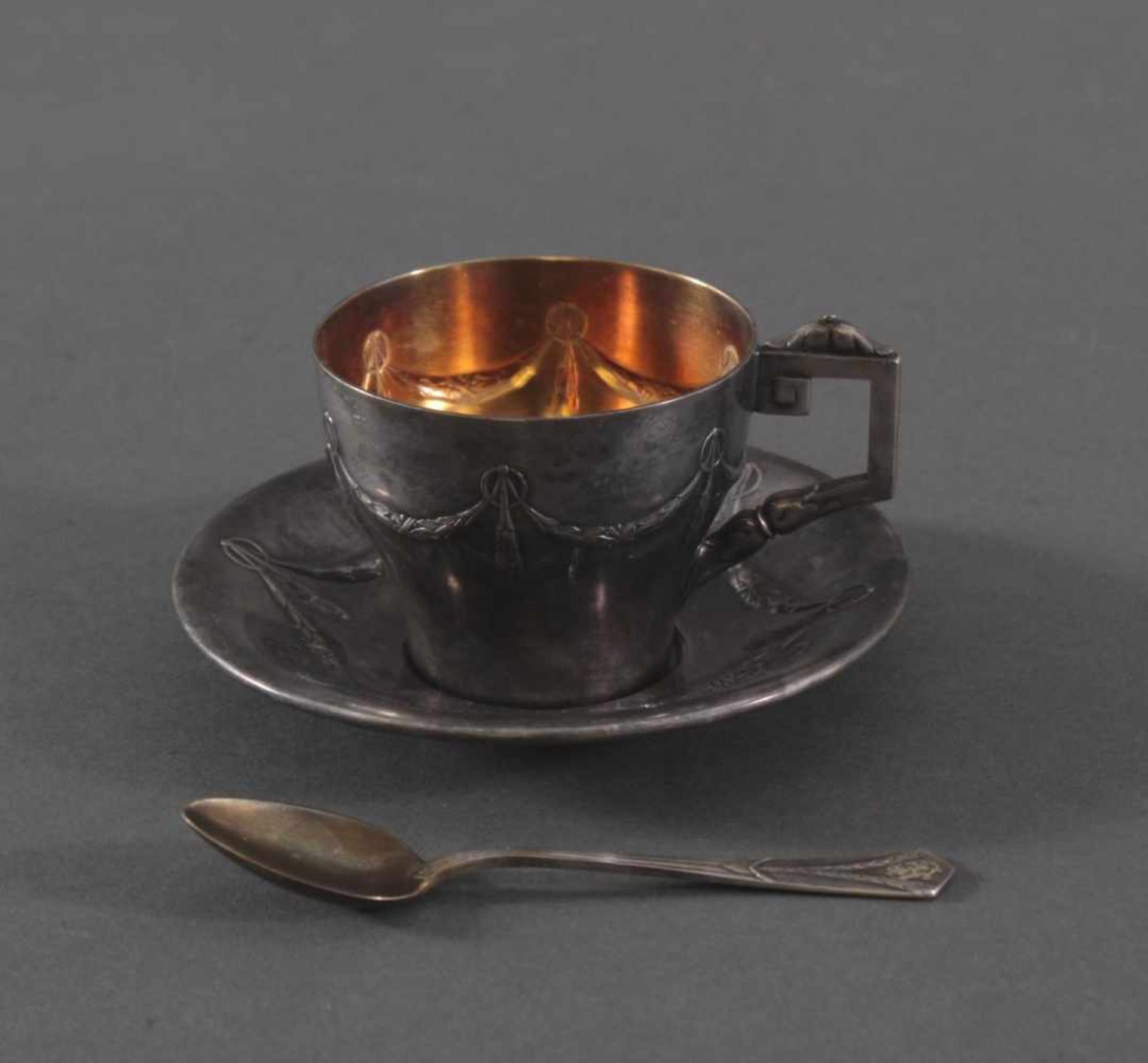 Jugendstil Reisetasse WMF um 1920Mit Ornamenten verzierte Tasse, Löffel und Untertasse, Tasse und - Bild 2 aus 4