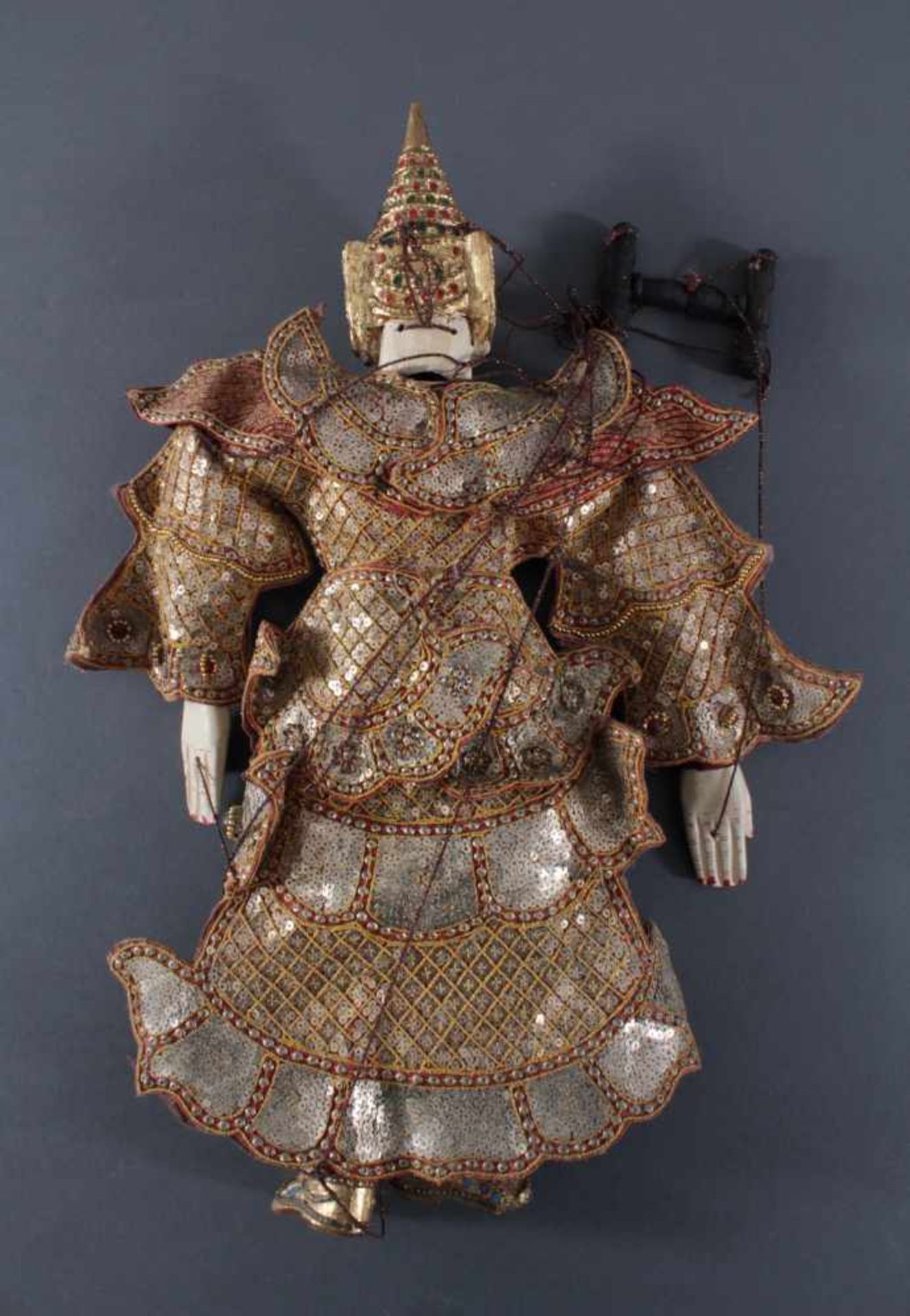 Marionette-Figur, "Fürst"Burma/Myanmar. 20. Jh., Holz, geschnitzt und bemalt. Bewegliche - Image 2 of 2