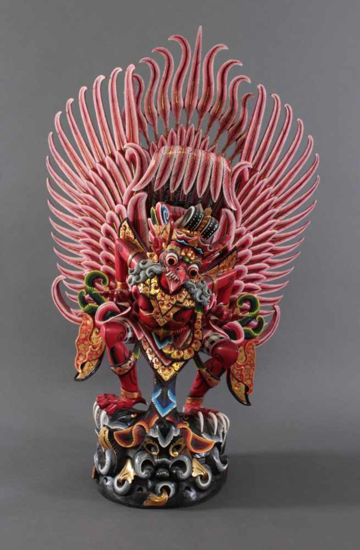 Großer Skulptur des göttlichen Vogels Garuda 20. Jh.Aus dem Vollholz meisterlich geschnitzt, bunt