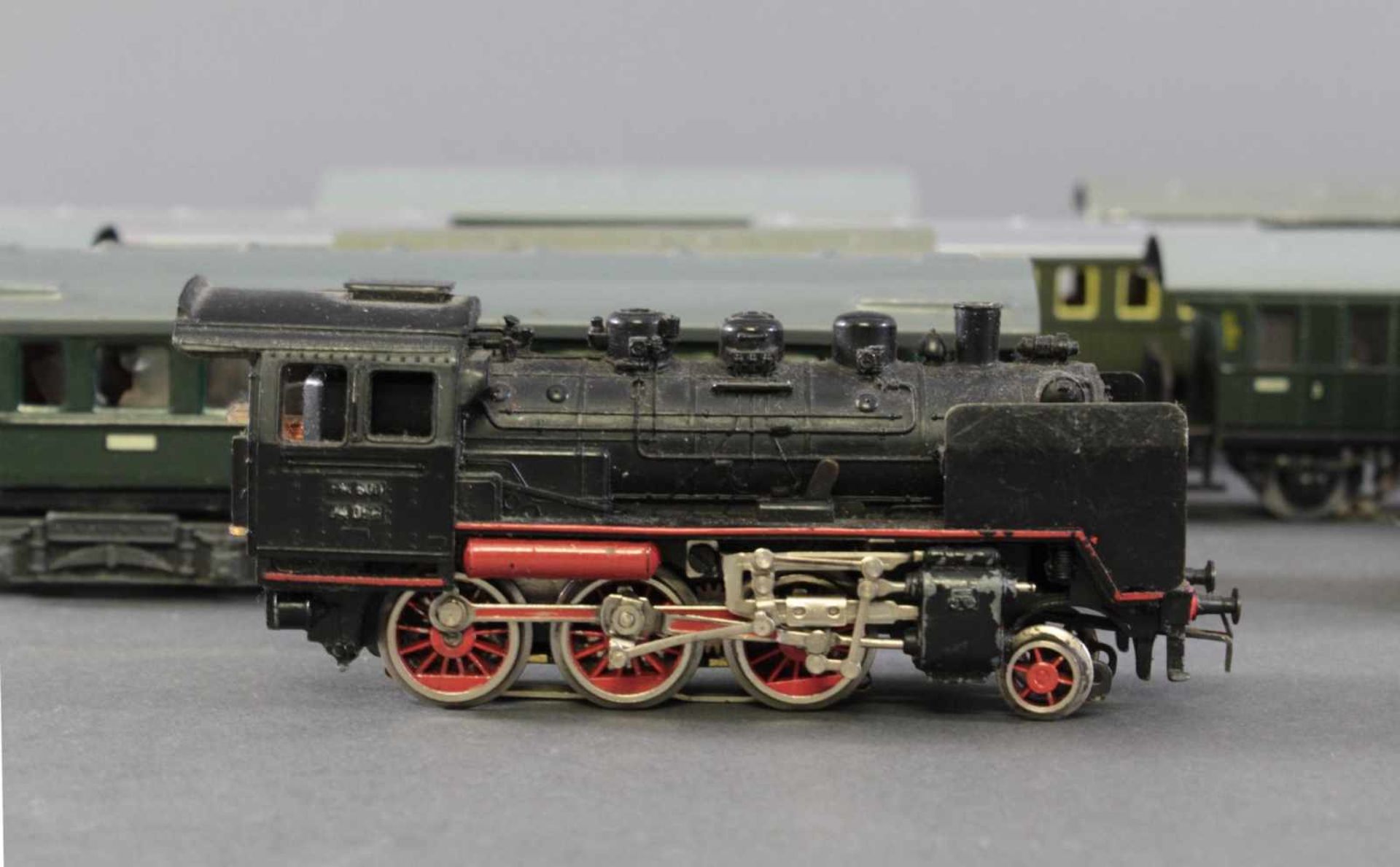 Märklin Dampflok BR 24 058 mit 10 Personenwaggons aus Blech, Spur H0 - Bild 2 aus 2