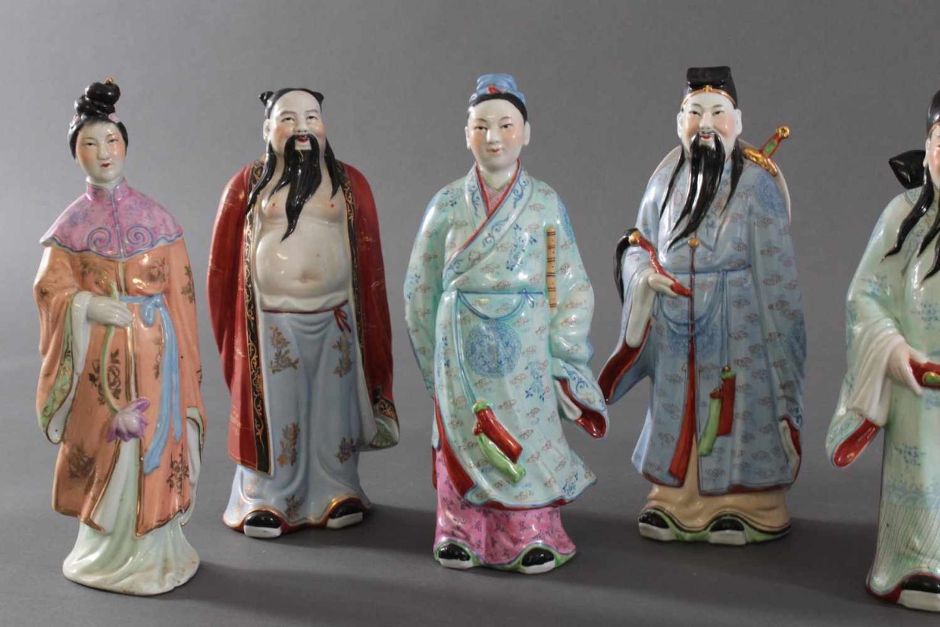 Acht Porzellanfiguren, China 20. JahrhundertPorzellan, vollplastische stehende Darstellungen, nach - Image 2 of 5
