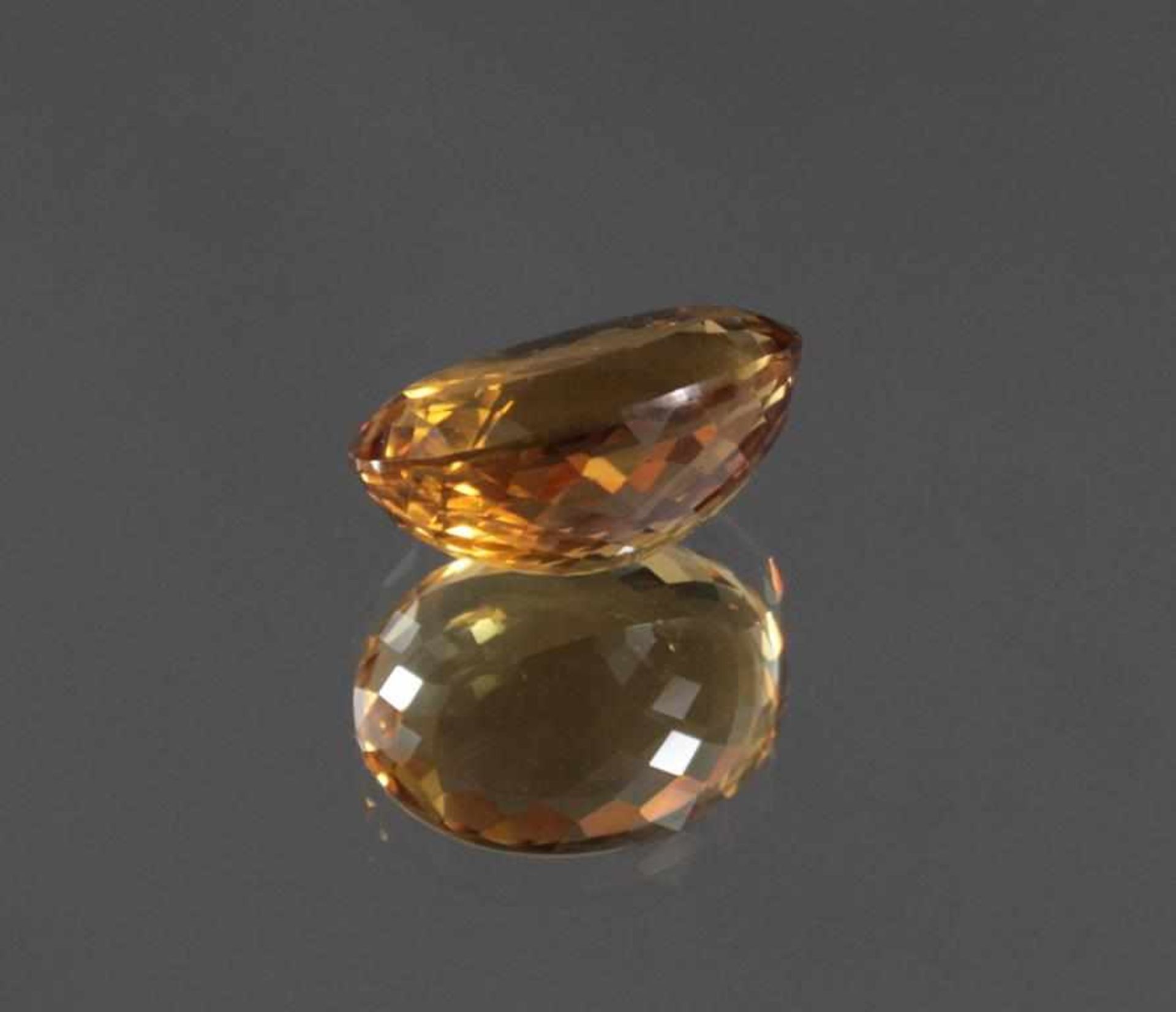 Natürlicher Citrin von 38,27 KaratGoldgelbe Farbe, augenrein, ca. 26 x 19 x 13 mm - Image 2 of 2