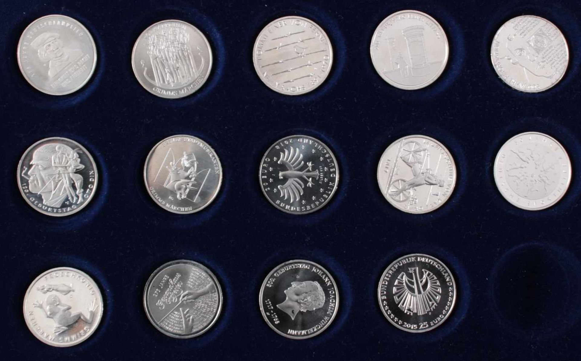 92 10 Euro, 20 Euro und 25 Euro Silbermünzen78x 10 Euro Silbermünzen, 13 20-Euro Silbermünzen und - Bild 13 aus 15
