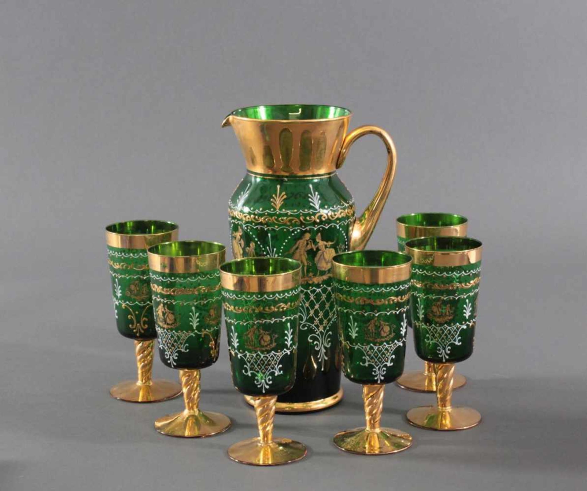 Trinkset, Krug und sechs Gläser - ItalienGrünes Glas mit reichen Ornamenten und Kartuschen,