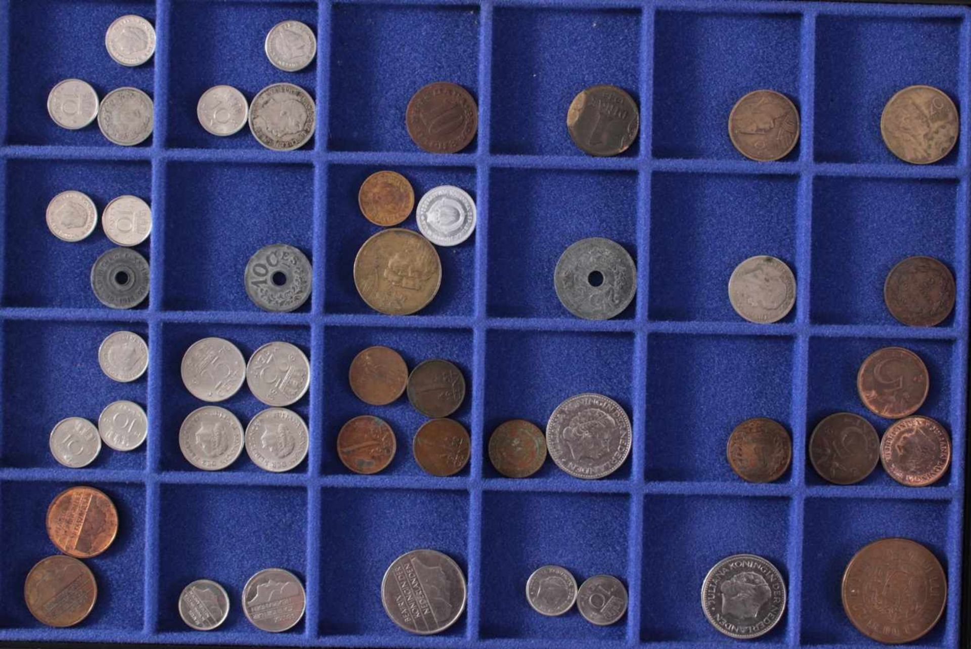 Alle Welt, Münzsammlung in mehreren Münzkasetten29 DM Münzen, ab 1 Pfennig bis 5 Mark, teilweise - Image 5 of 8