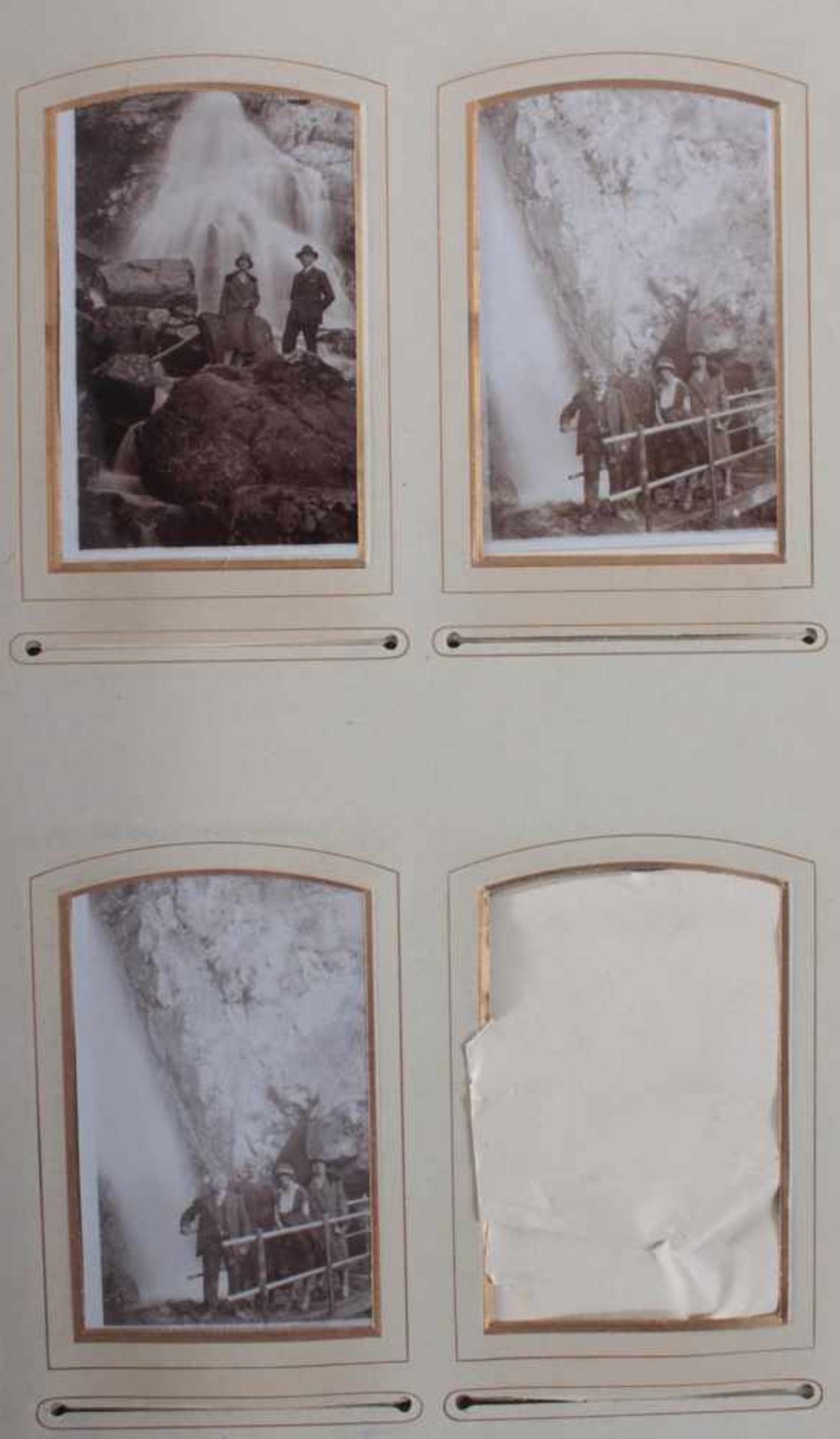 Historismus Fotoalbum um 1880Geprägter Ledereinband, auf der Vorderseite dekoriert mit floraler - Bild 6 aus 6