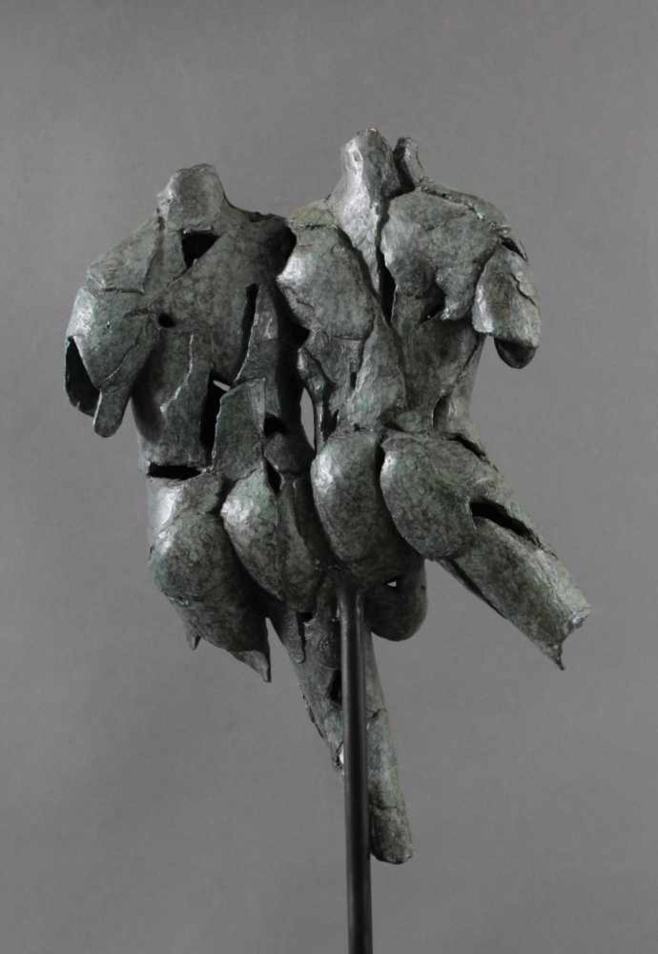 Guy Buseyne (Geboren 1961 in Roeselare, Belgien). Re-unitedBronzeskulptur auf Holzsockel, ca. 160 - Bild 3 aus 3