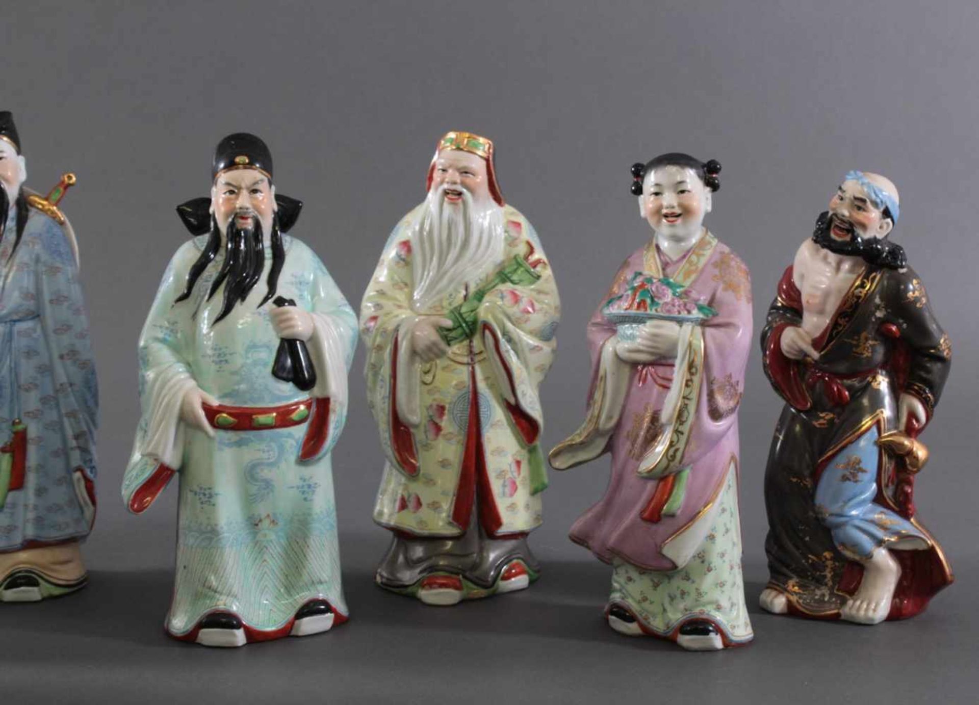 Acht Porzellanfiguren, China 20. JahrhundertPorzellan, vollplastische stehende Darstellungen, nach - Image 3 of 5