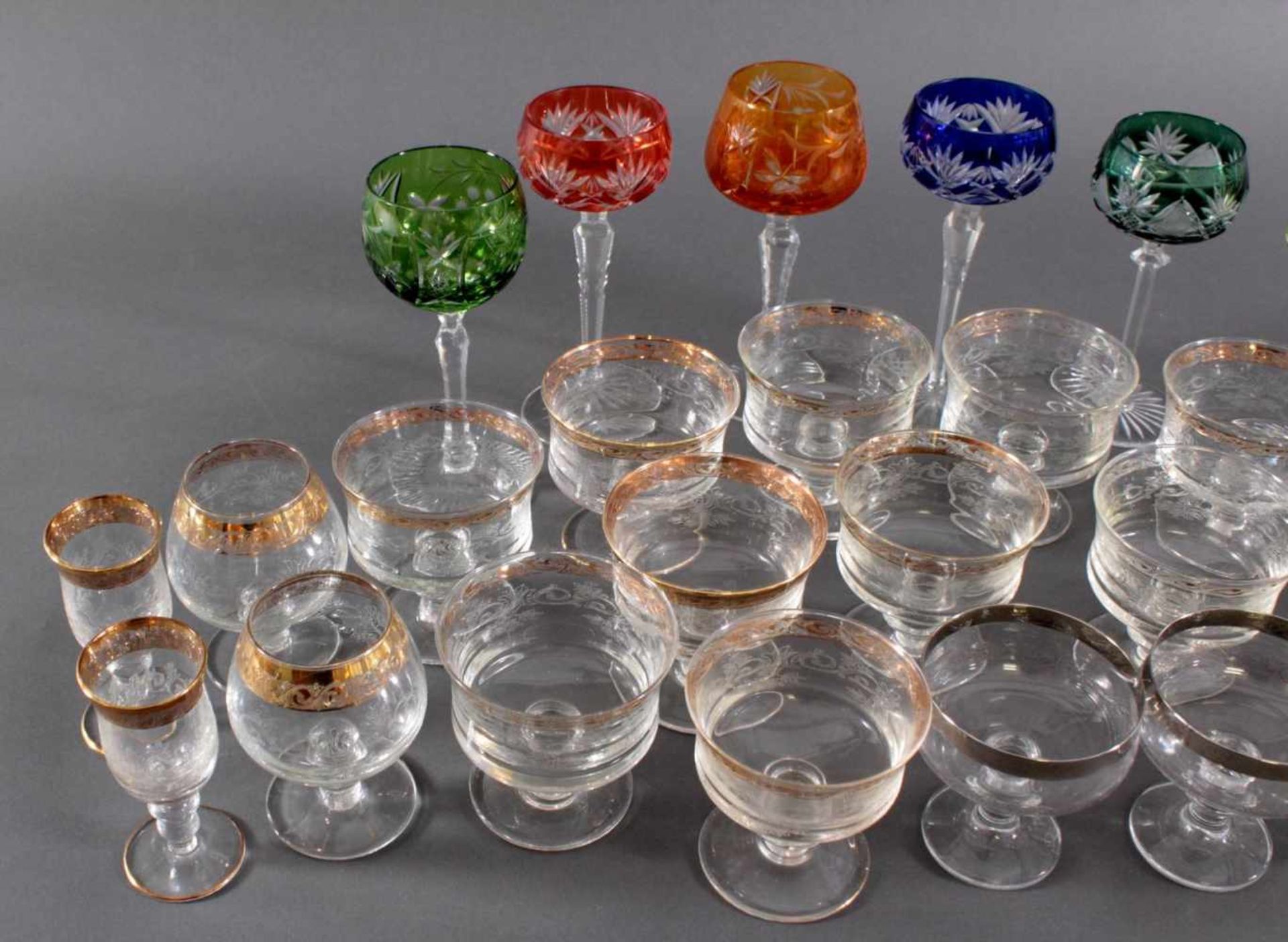 Trinkgläser Konvolut, 29 StückFarbloses Kristallgläser. 6 Römer, verschiedenfarbig, unterschiedliche - Bild 2 aus 4