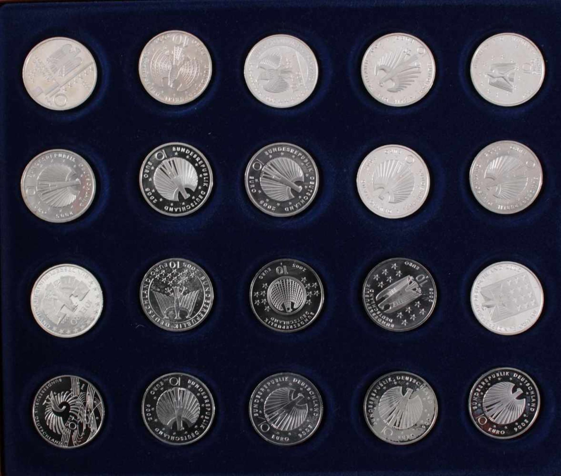 92 10 Euro, 20 Euro und 25 Euro Silbermünzen78x 10 Euro Silbermünzen, 13 20-Euro Silbermünzen und - Bild 6 aus 15
