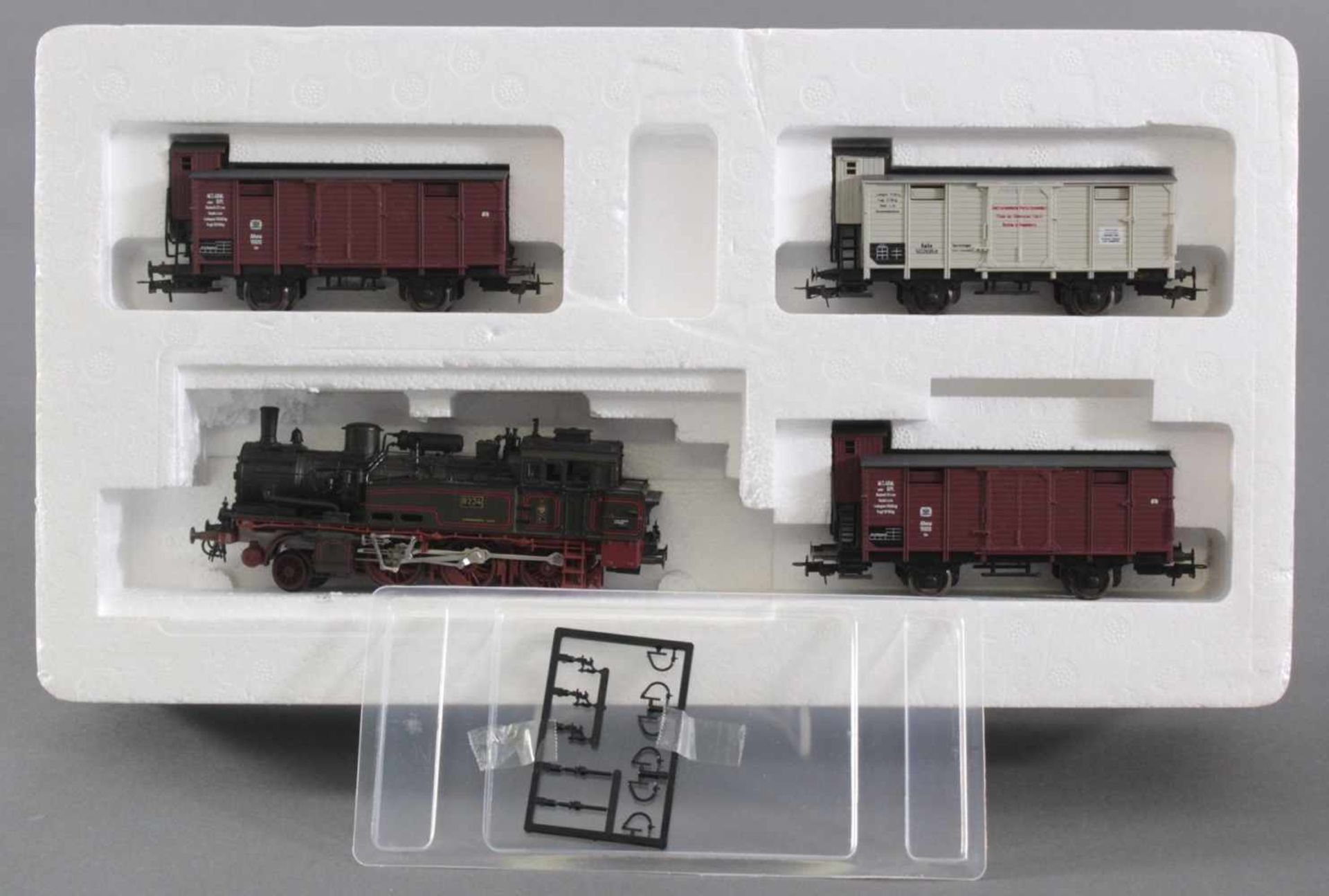 Liliput Dampflok 8234 mit 3 Waggons Spur H0 in der Originalverpackung