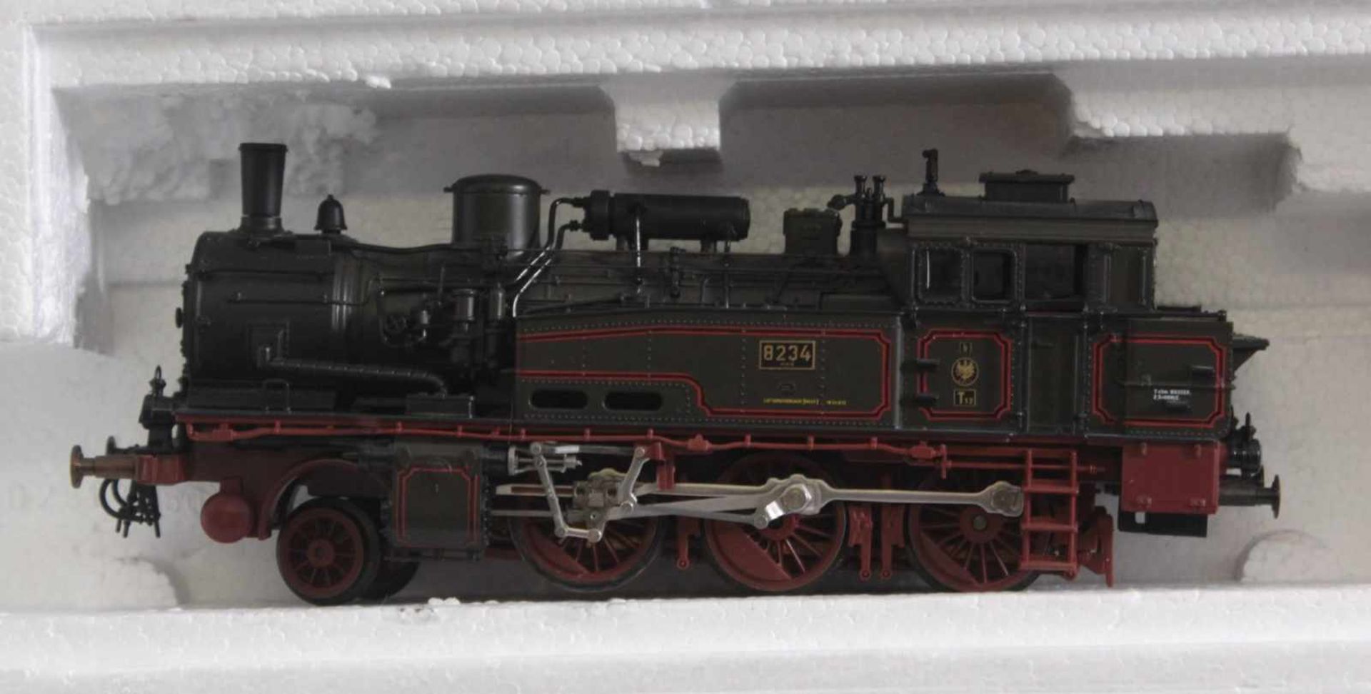 Liliput Dampflok 8234 mit 3 Waggons Spur H0 in der Originalverpackung - Bild 2 aus 3