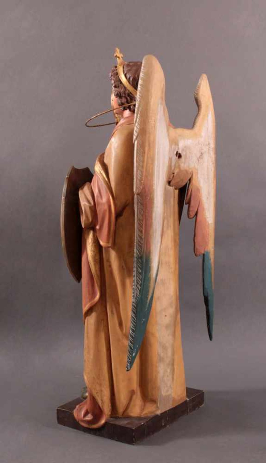Heiliger Erzengel Michael mit FlammenschwertMasse in Holzoptik, farbig und gold bemalt. Erzengel - Bild 4 aus 5