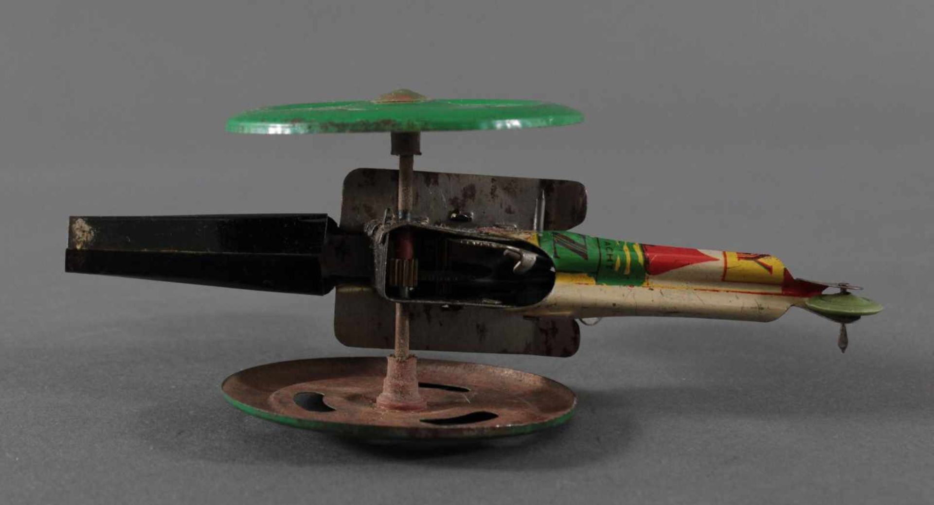 Spielzeugkannone mit Uhrwerkantrieb aus der 1. Hälfte des 20. Jh.Blech bunt bemalt, auf der - Image 6 of 6