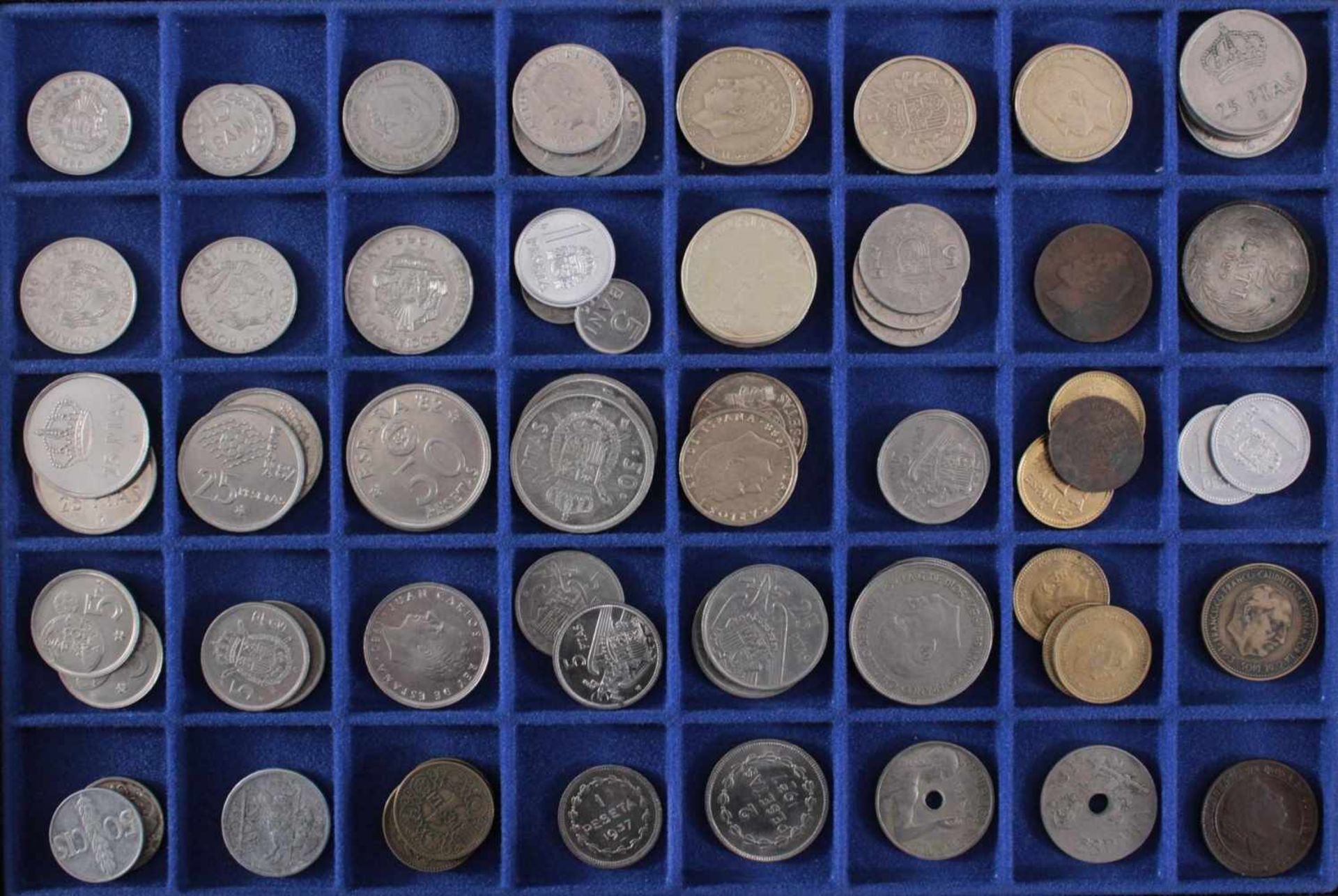 Alle Welt, Münzsammlung in mehreren Münzkasetten29 DM Münzen, ab 1 Pfennig bis 5 Mark, teilweise - Image 6 of 8