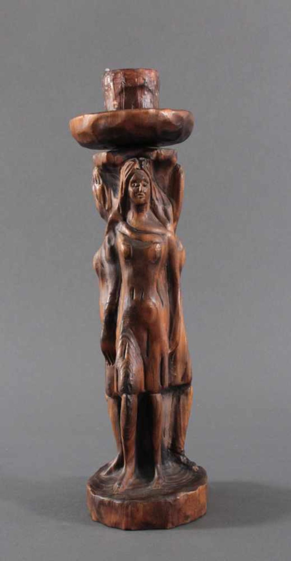Holz-Skulptur "Flamme"Aus dem Vollholz plastisch geschnitzt, 3 Frauen mit dem Rücken aneinander - Bild 3 aus 5