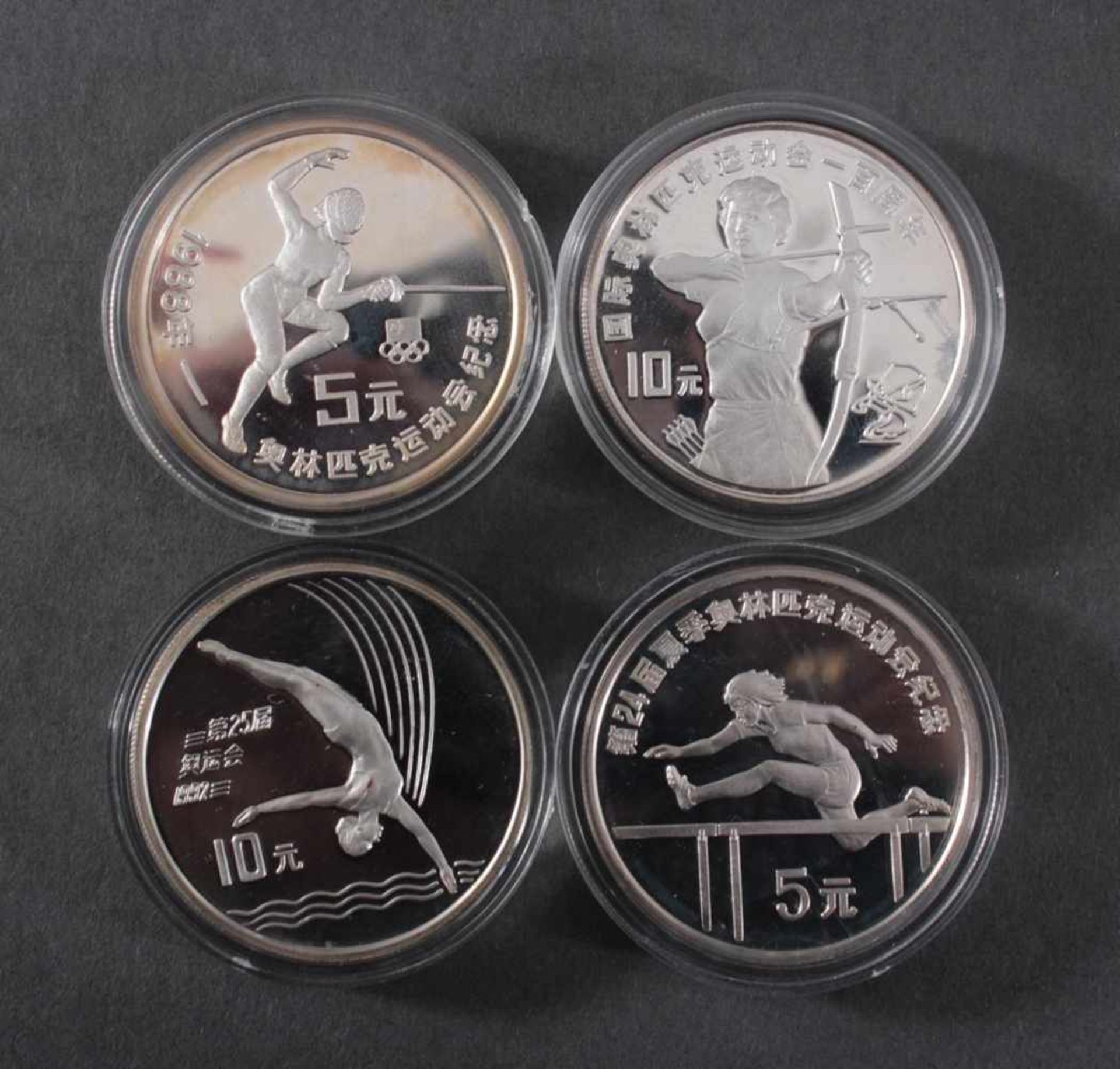 China, Olympische Spiele 1988 und 19902x 5 Yuan Hürdenlauf und Fechten. 2x 10 Yuan Turmspringen