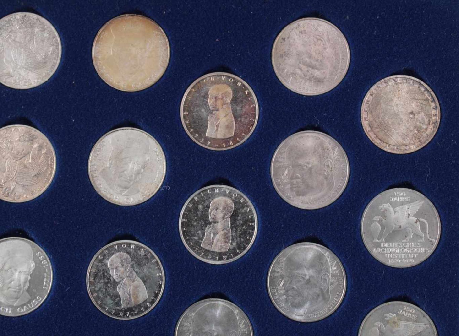 5 DM Sammlung Gedenkmünzen von 1951 bis 197470 Münzen in original Sammelbox - Image 3 of 7