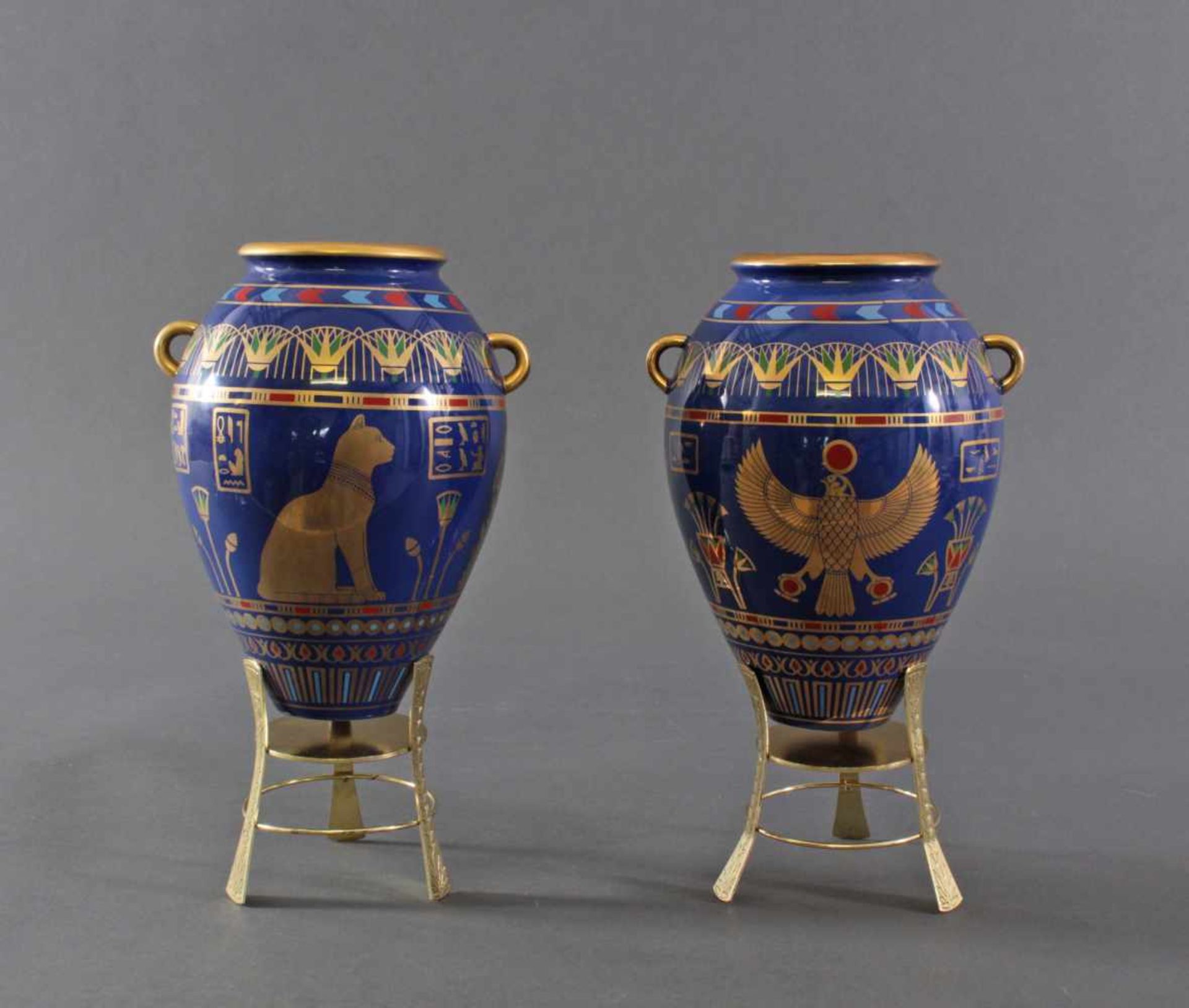 Paar Bastet Vasen von Roushdy Iskander Garas, Franklin Mint 19872 Porzellanvasen in