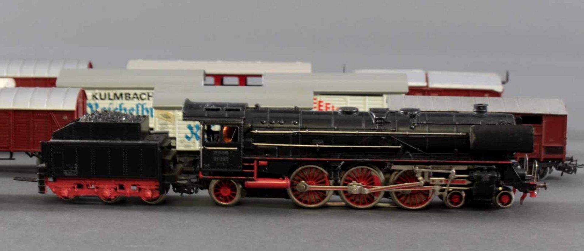 Märklin Dampflok F800 BR 01 097 mit 10 Güterwaggons aus Kunststoff und Blech, Spur H0 - Image 4 of 4
