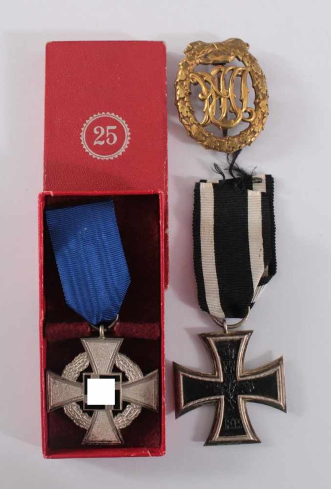 3 Auszeichnungen 1. und 2. WKEisernes Kreuz 2. Klasse am Band 1813 / 1914,  Sportabzeichen DRA