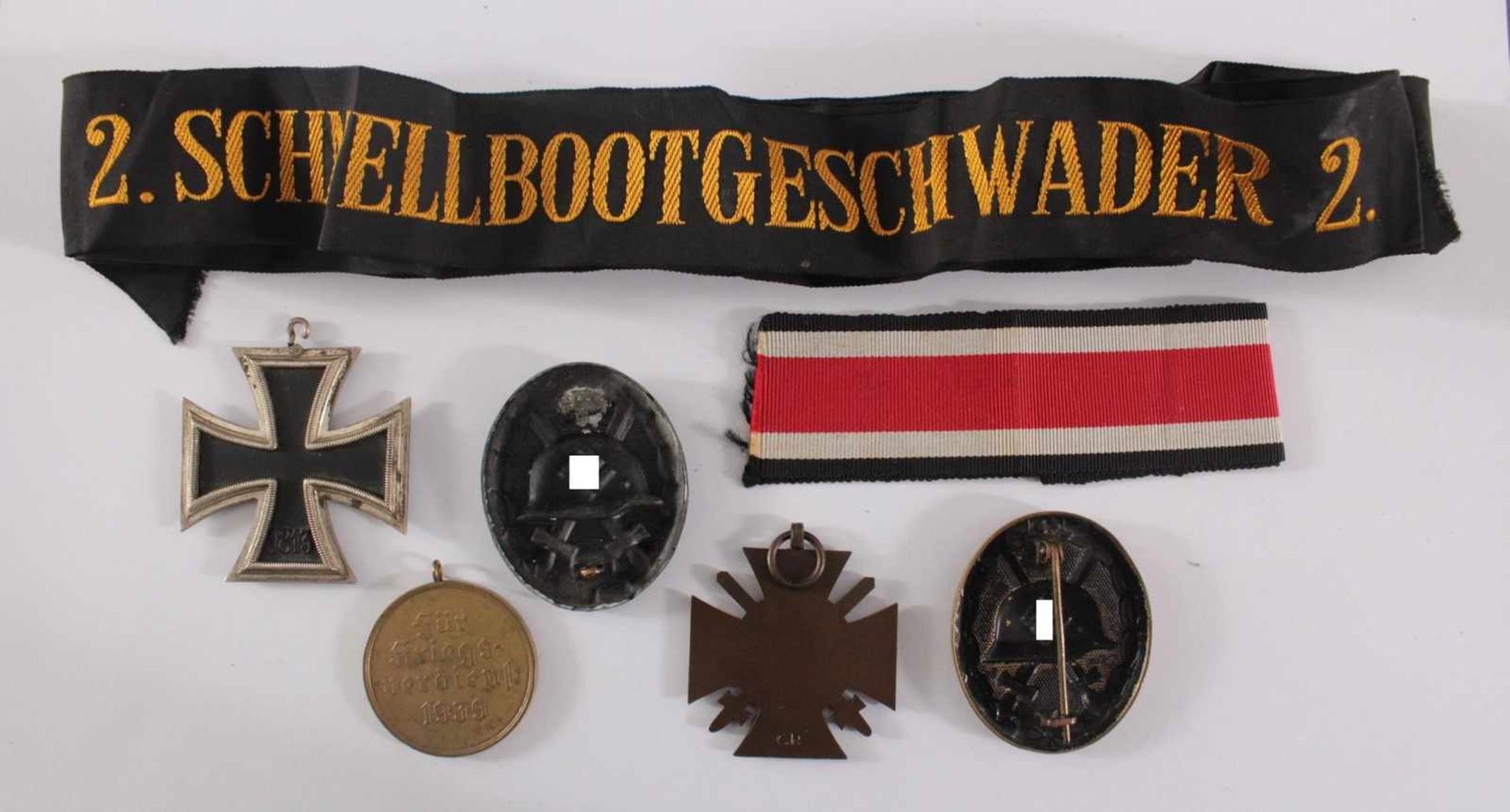 Konvolut Militaria 2. WK.1 Stirnband 2. Schnellbootgeschwader. 2 Verwundetenabzeichen. 1 Eisernes - Bild 2 aus 2