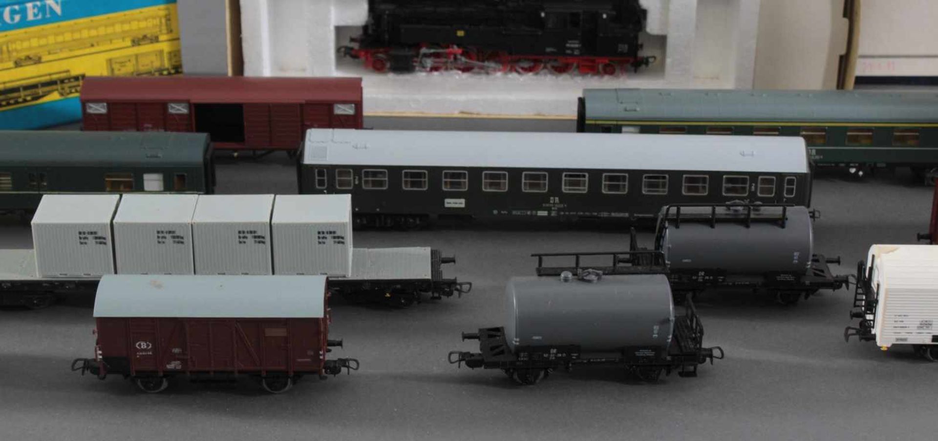 2 Piko Lokomotiven mit 13 Piko Waggons Spur H0Piko BR 95 und BR BR 38 Dampf-Loks in der - Bild 3 aus 5