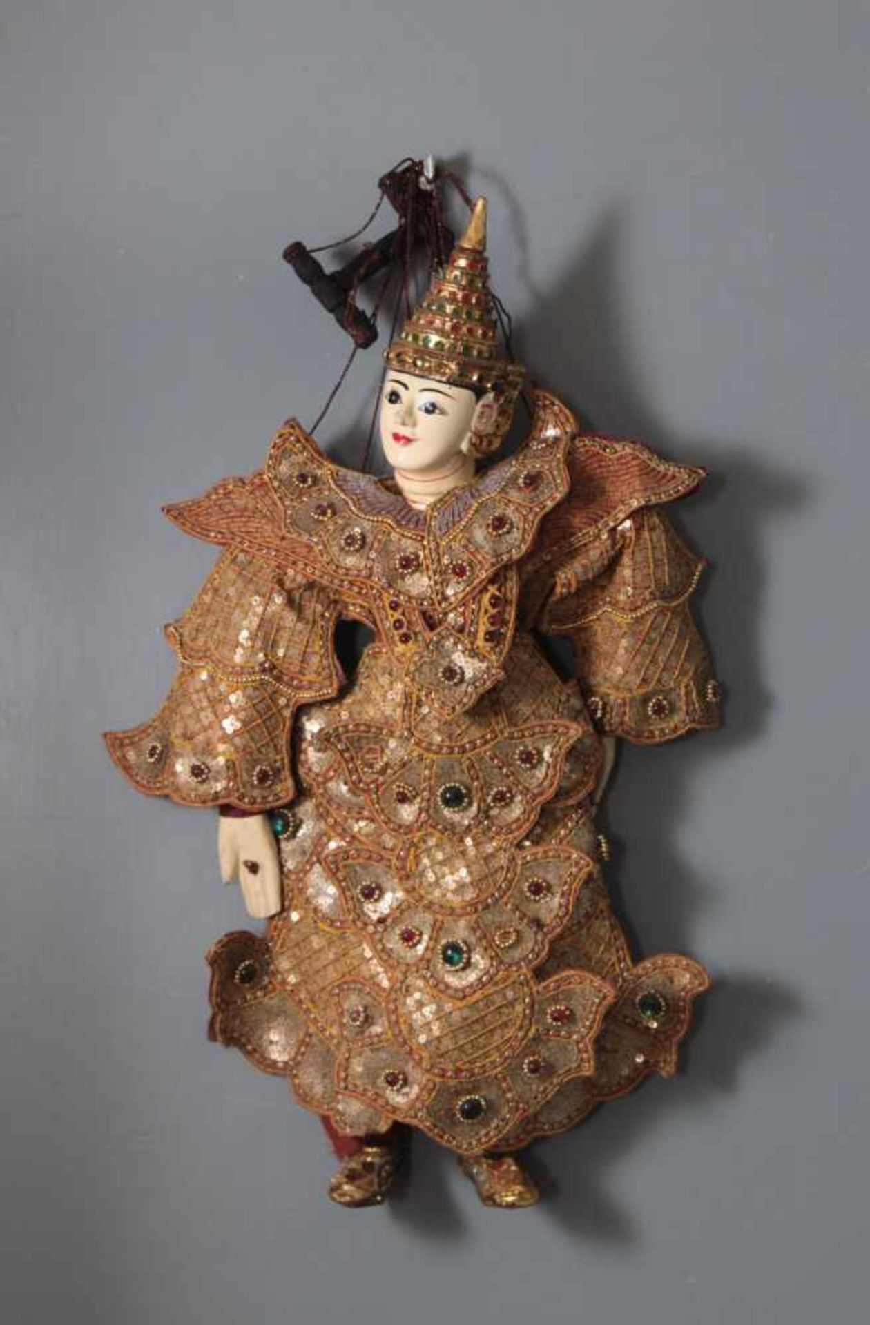 Marionette-Figur, "Fürst"Burma/Myanmar. 20. Jh., Holz, geschnitzt und bemalt. Bewegliche
