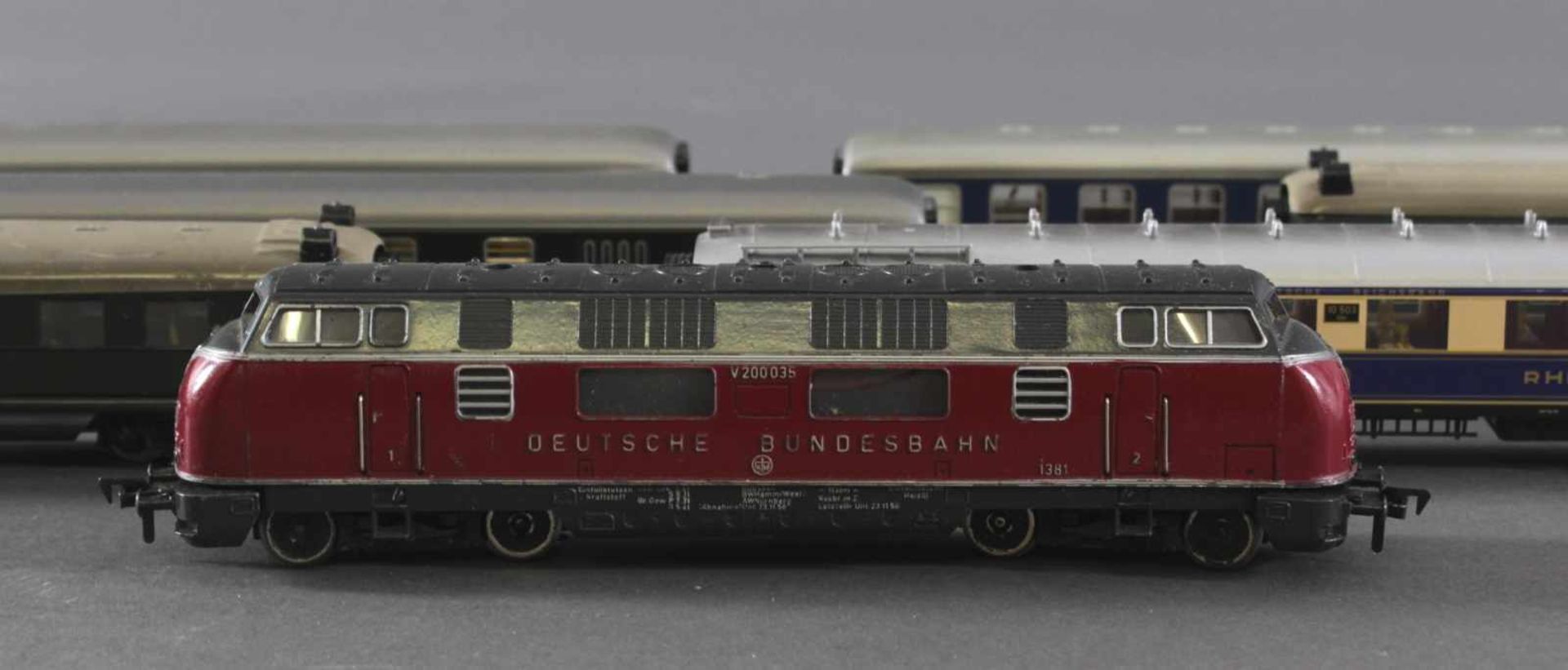 Fleischmann E-Lok mit 6 Märklin Personenwaggons Spur H0E-Lok V200035 in rot - Bild 2 aus 3