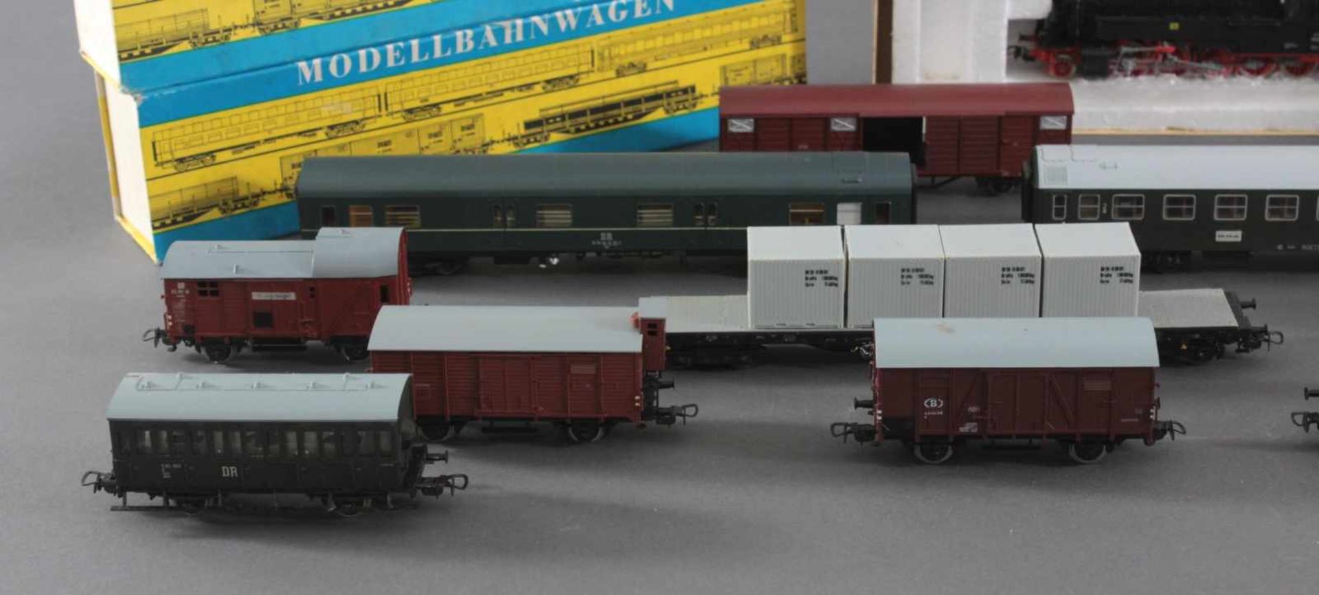 2 Piko Lokomotiven mit 13 Piko Waggons Spur H0Piko BR 95 und BR BR 38 Dampf-Loks in der - Bild 2 aus 5