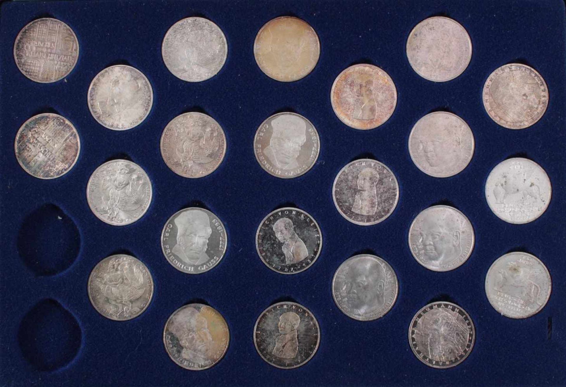 5 DM Sammlung Gedenkmünzen von 1951 bis 197470 Münzen in original Sammelbox