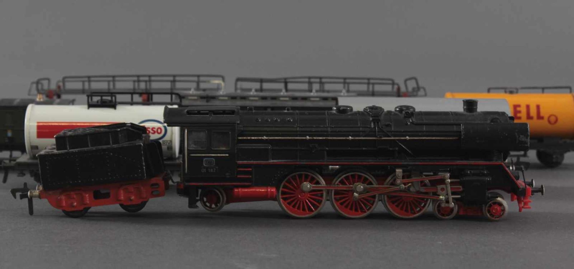 Fleischmann Dampflok 01 182 mit 6 Gütterwaggons, Spur H0Tenderlokomotive in schwarz, 5 - Image 2 of 2