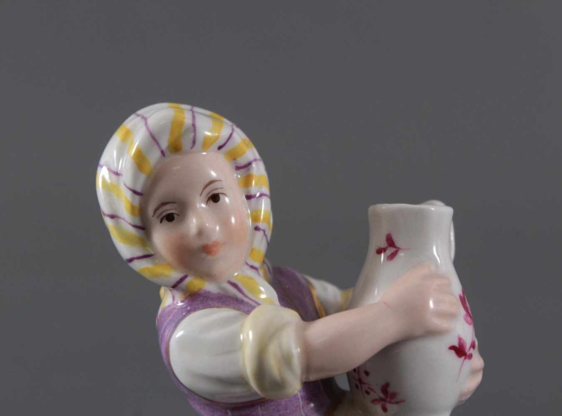 Porzellanfigur, Höchster Porzellanmanufaktur, "Mädchen mit Kanne"Porzellan, naturalistische - Bild 6 aus 7