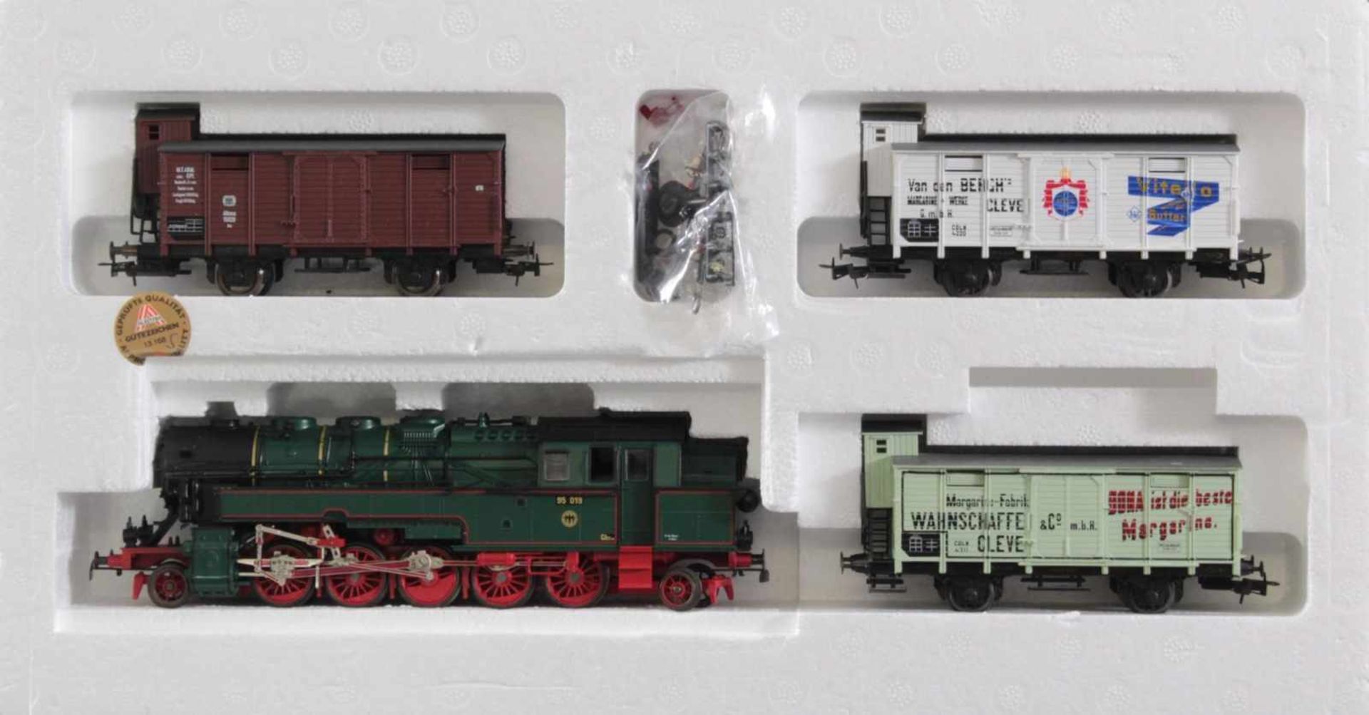 Liliput Dampflok 95 019 mit 4 Waggons Spur H0 in der Originalverpackung