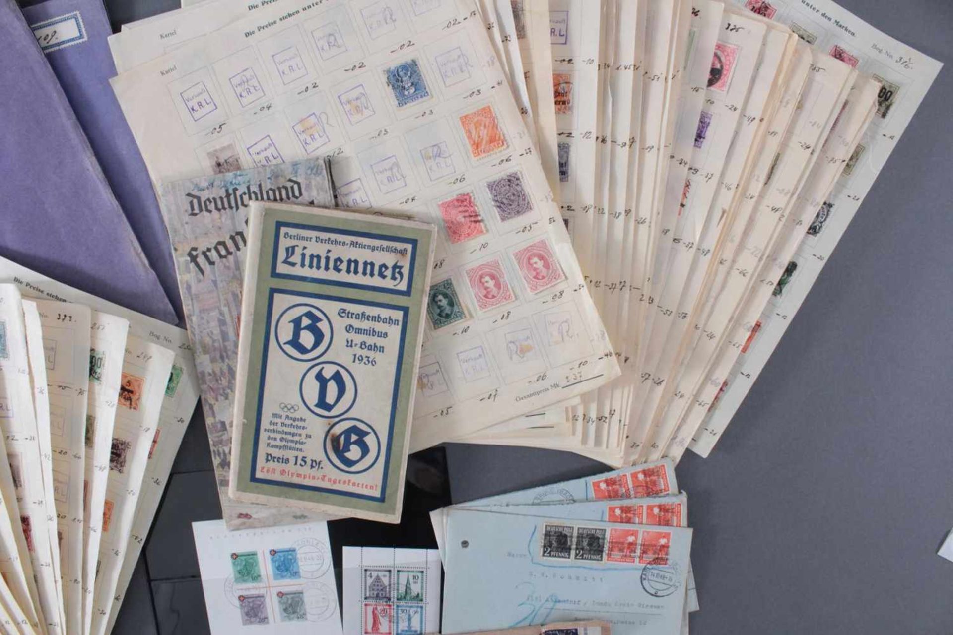 Marken, Belege und PapierBriefmarken auf Verkaufszetteln mit Falz aufgebracht. Hierbei Deutsches - Bild 5 aus 6