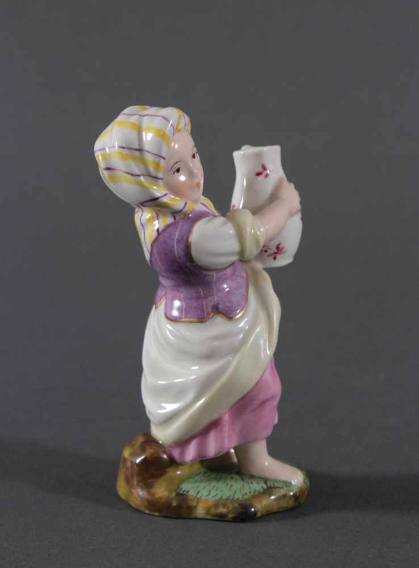 Porzellanfigur, Höchster Porzellanmanufaktur, "Mädchen mit Kanne"Porzellan, naturalistische - Bild 5 aus 7