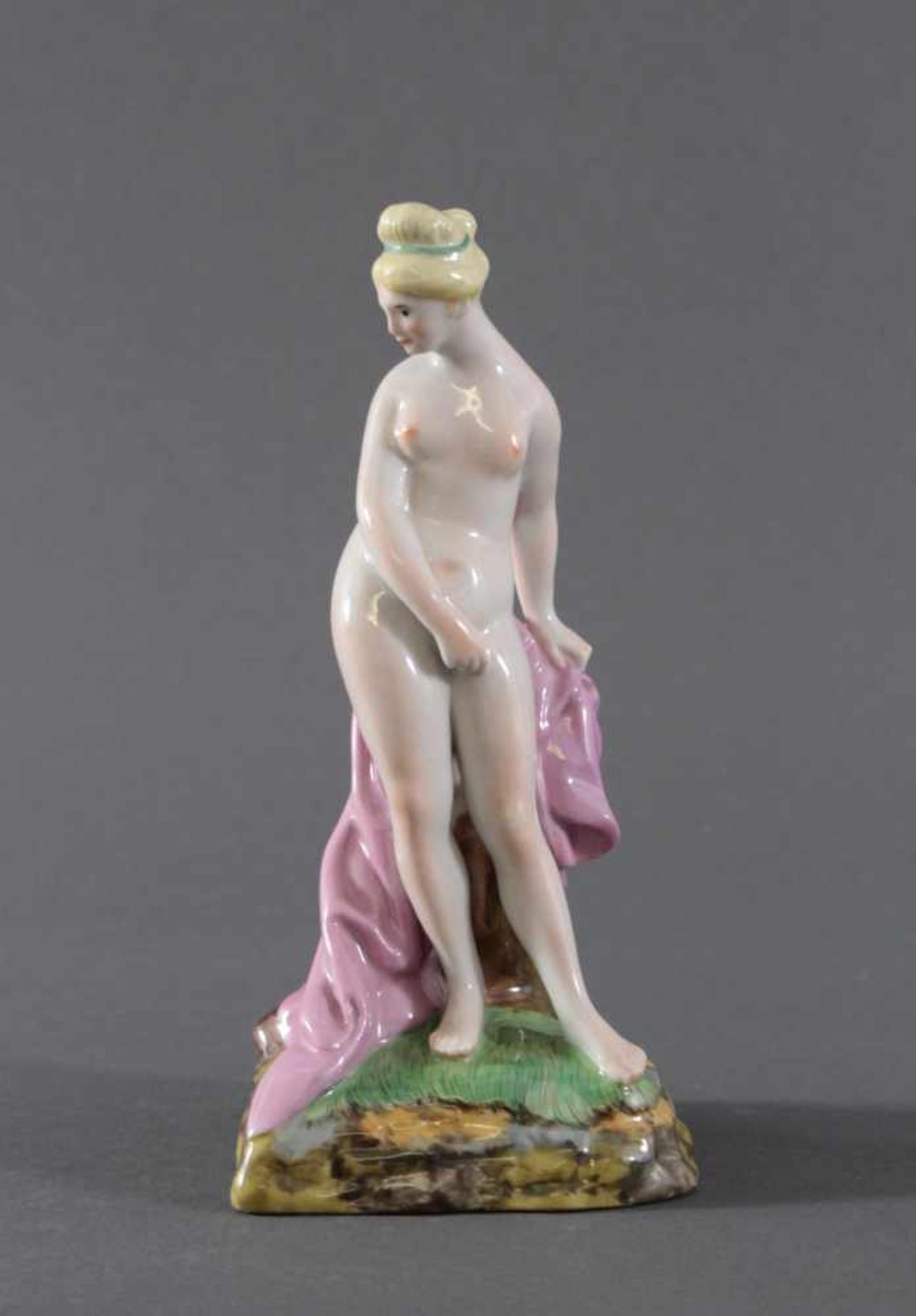 Höchst Porzellanfigur. "Venus vor dem Bad", 20. Jh.,Porzellan, polychrom staffiert, glasiert,