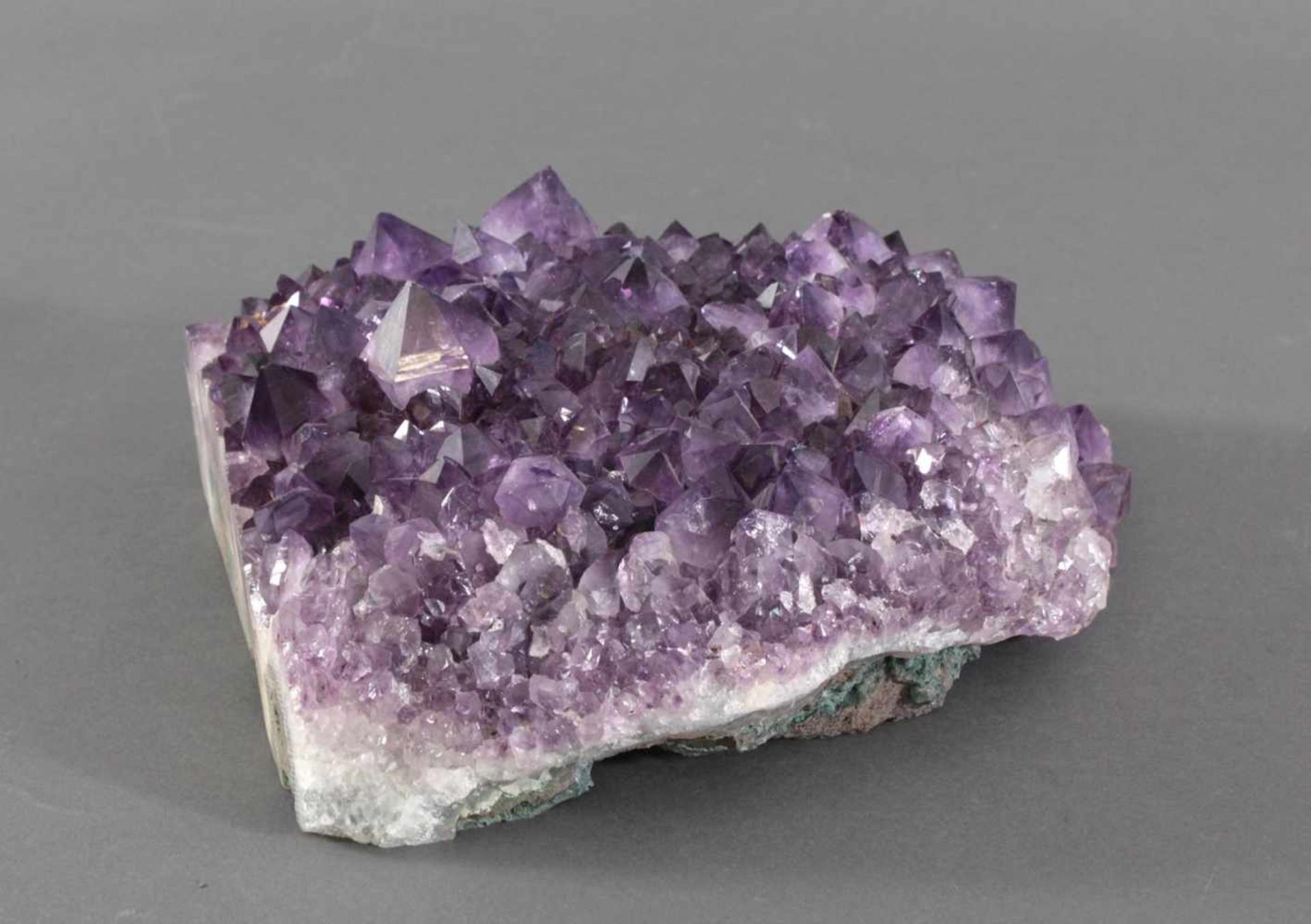 Großer Amethyst BrockenCa. 27 × 23 × 12,5 cm, über 10 kg schwer