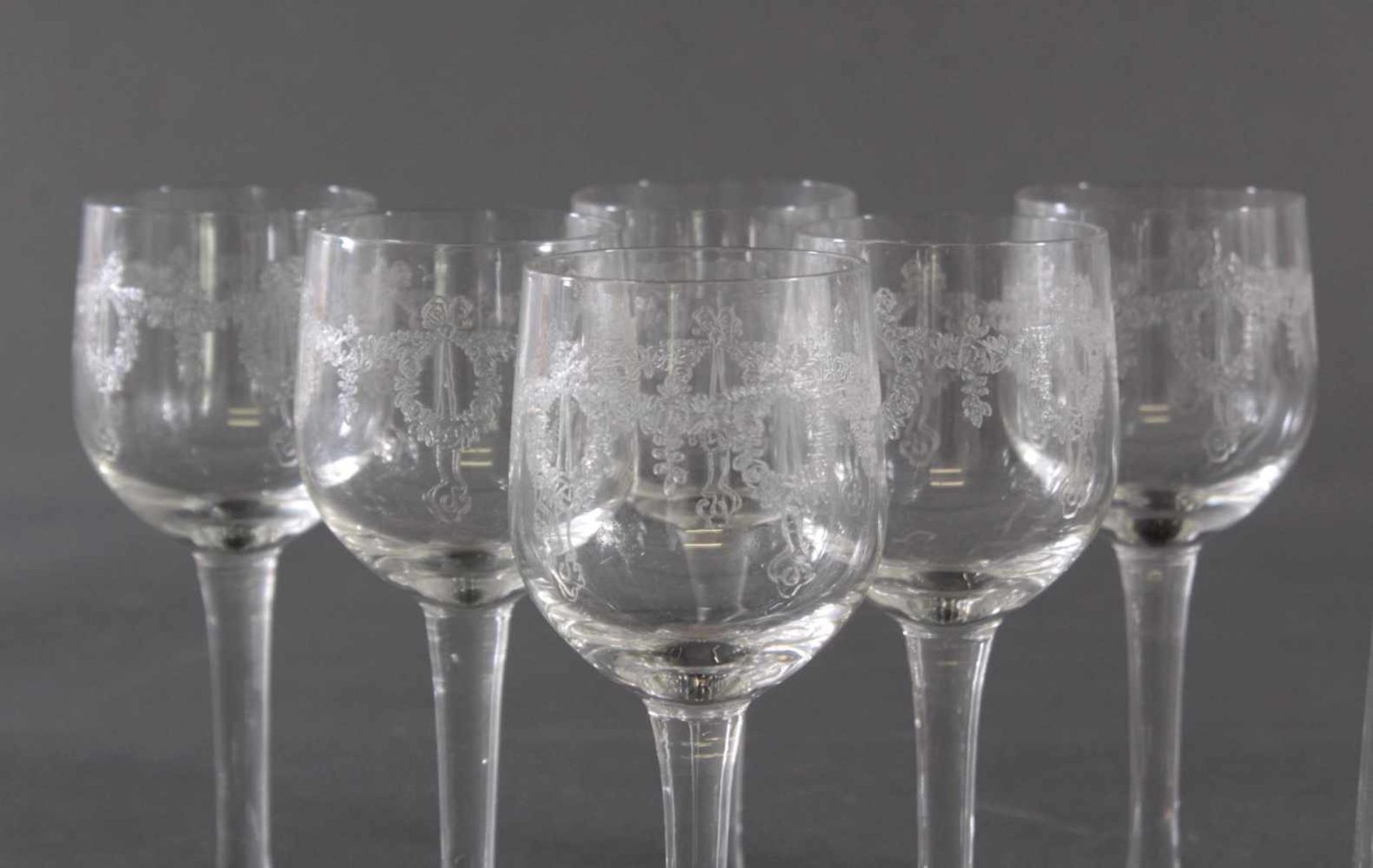 Konvolut Gläser, 19./20. Jahrhundert11 Stück, Gläser in variierten Ausführungen und Größen, ca. 12,5 - Bild 2 aus 4