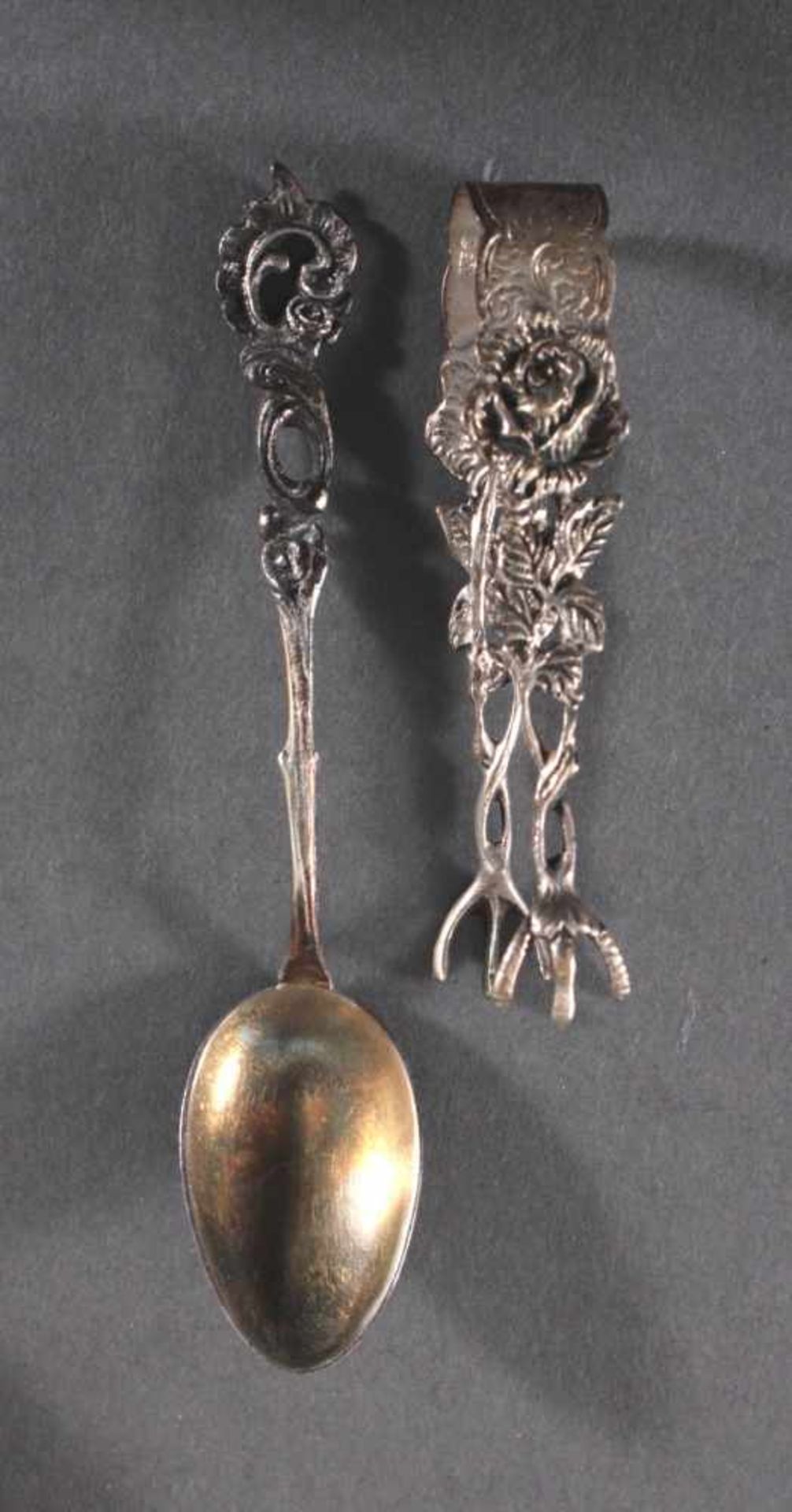 Mokkalöffel und Zuckerzange, 800er Silber, um 190011 Mokkalöffel, Silber 800 mit Halbmond/Krone, - Image 2 of 3
