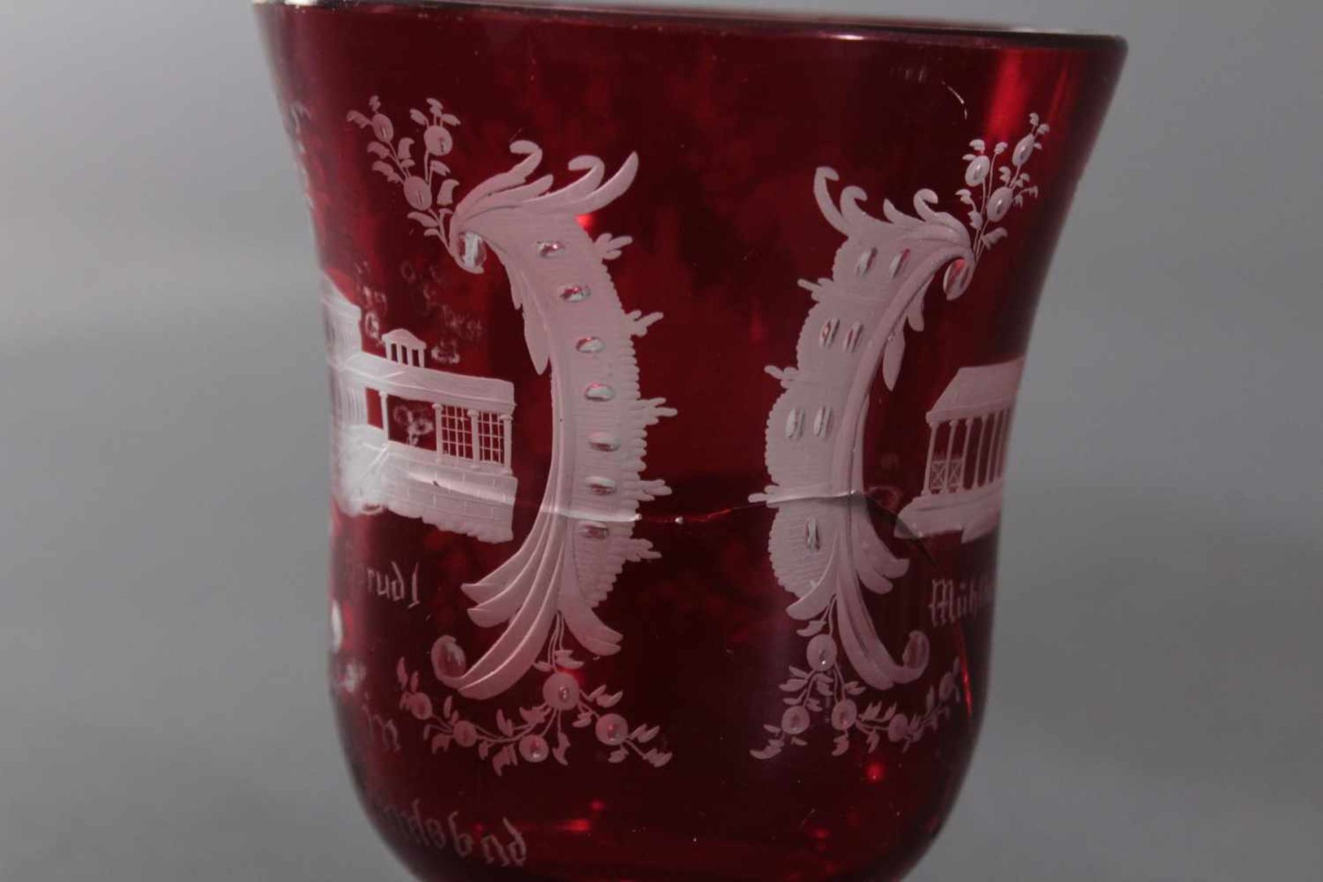Konvolut antikes Glas, 14-teiligBestehend aus einem Becher, Klarglas rot überfangen "Sprudel in - Bild 5 aus 6