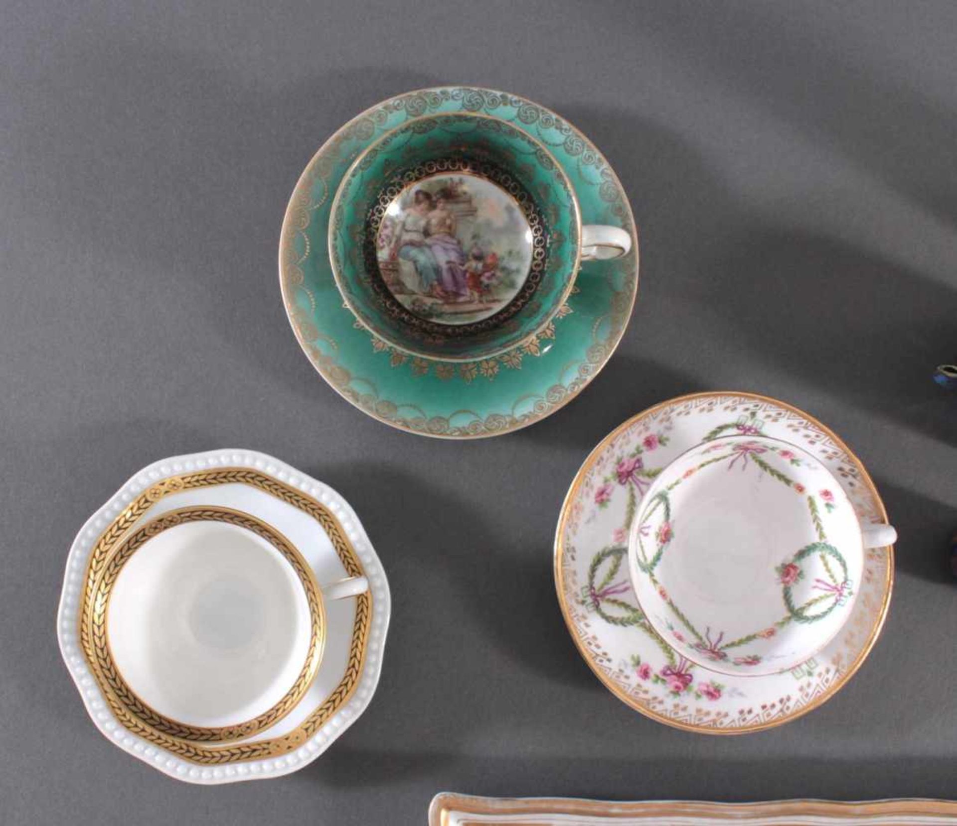 Konvolut Porzellan und Cloisonne - Miniatur-Teeservice3 Mokkatassen mit Untertassen, Wien, Rosenthal - Bild 4 aus 5