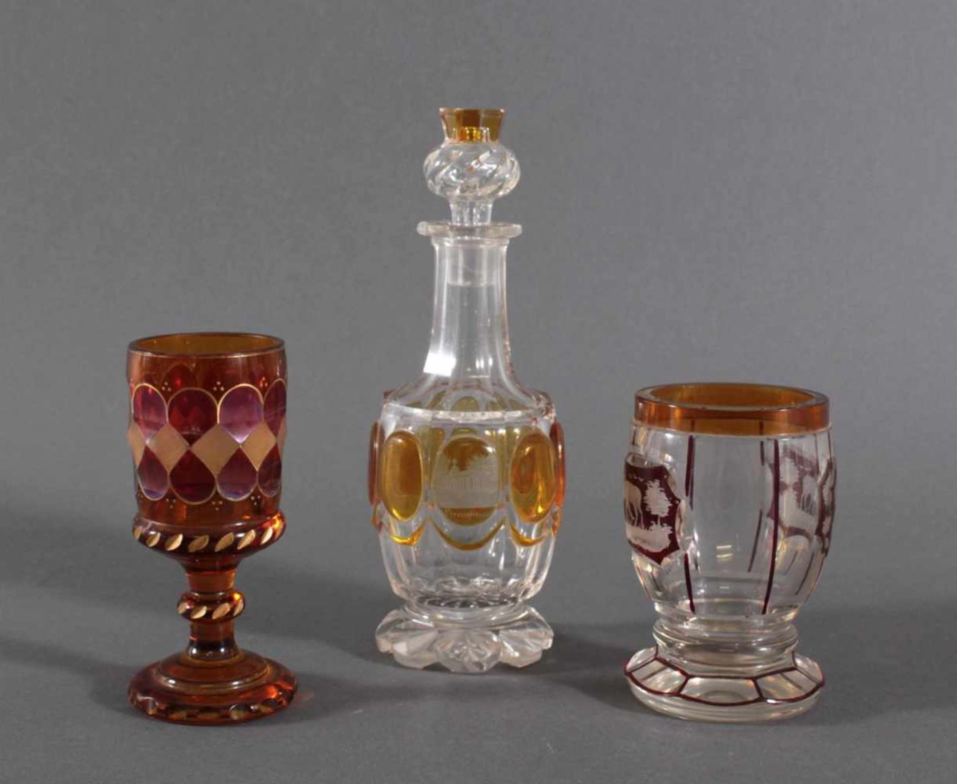 Drei Biedermeier-GläserKaraffe, farbloses Glas, partiell gelb gebeizt, blütenförmig, facettierter - Image 2 of 6