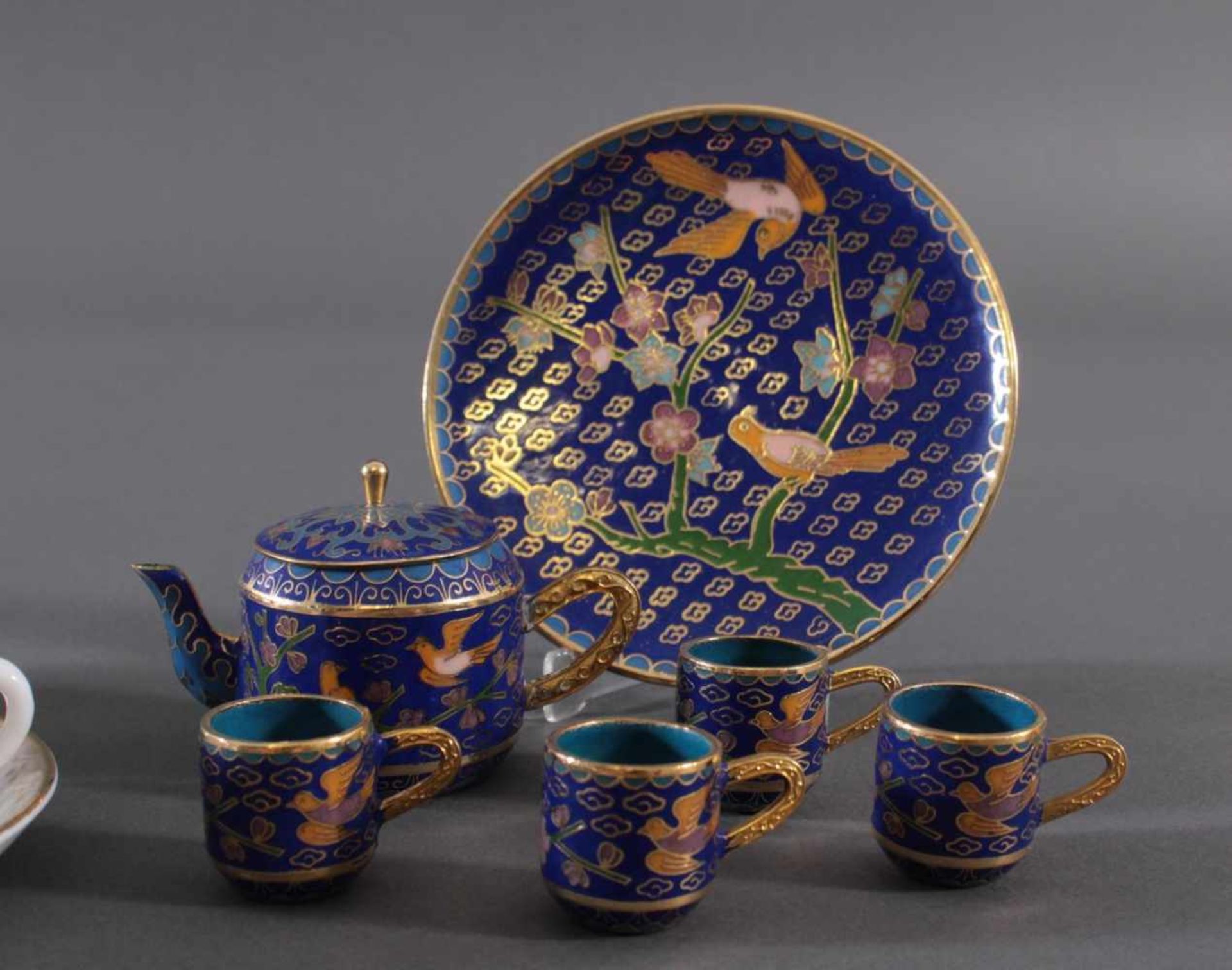 Konvolut Porzellan und Cloisonne - Miniatur-Teeservice3 Mokkatassen mit Untertassen, Wien, Rosenthal - Bild 3 aus 5