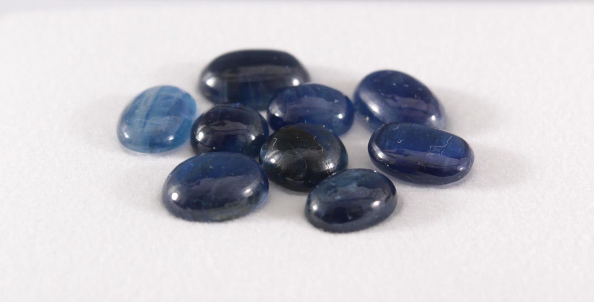 9 Kyanit Cabochons von ca. 32,6 KaratRündlich/oval, verschiedene Größen - Bild 2 aus 2