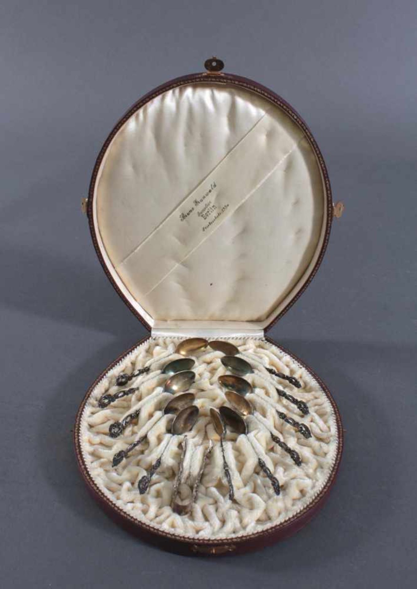Mokkalöffel und Zuckerzange, 800er Silber, um 190011 Mokkalöffel, Silber 800 mit Halbmond/Krone,
