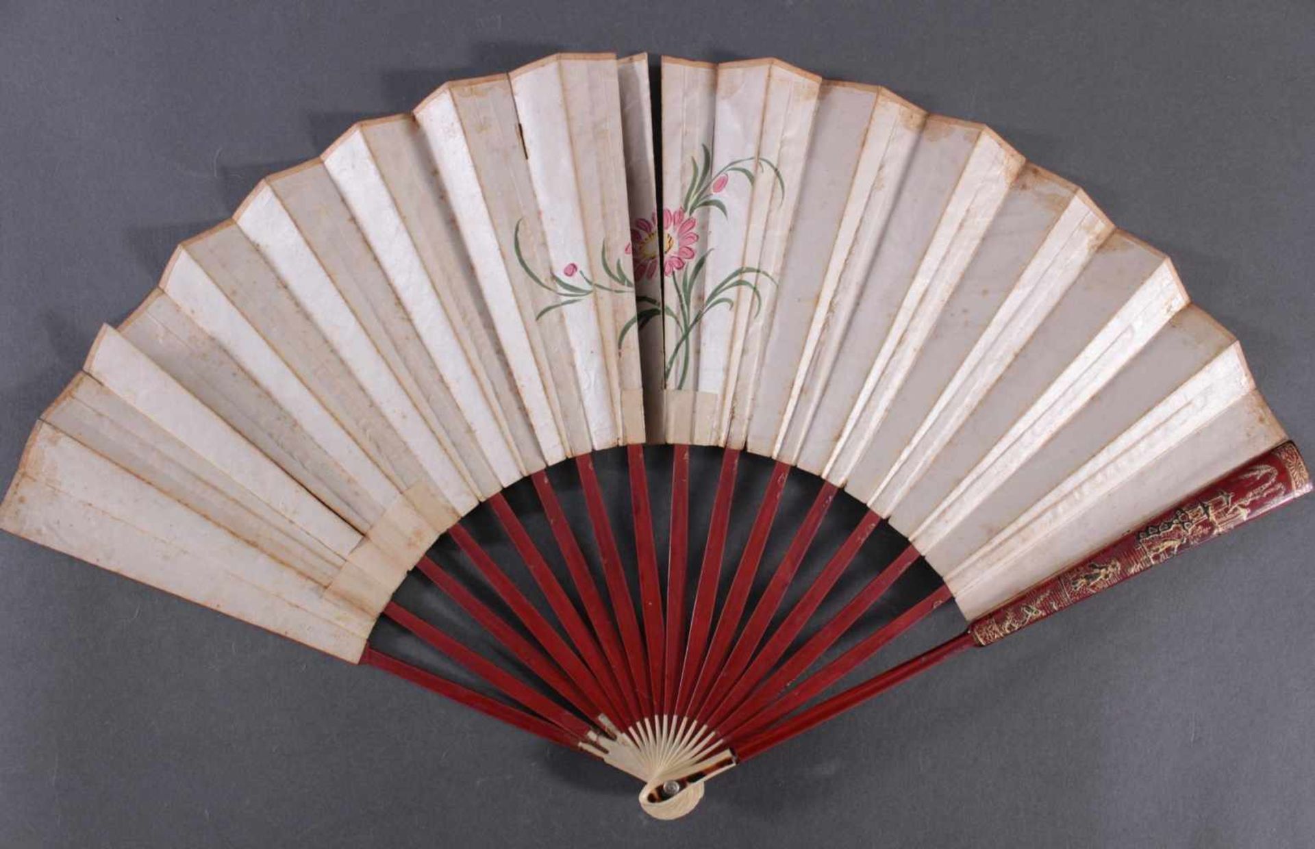 Fünf Fächer 18./19. Jahrhundert, Frankreich/AsienBein/Holz/Textil/Papier, ornamental durchbrochene - Image 10 of 13