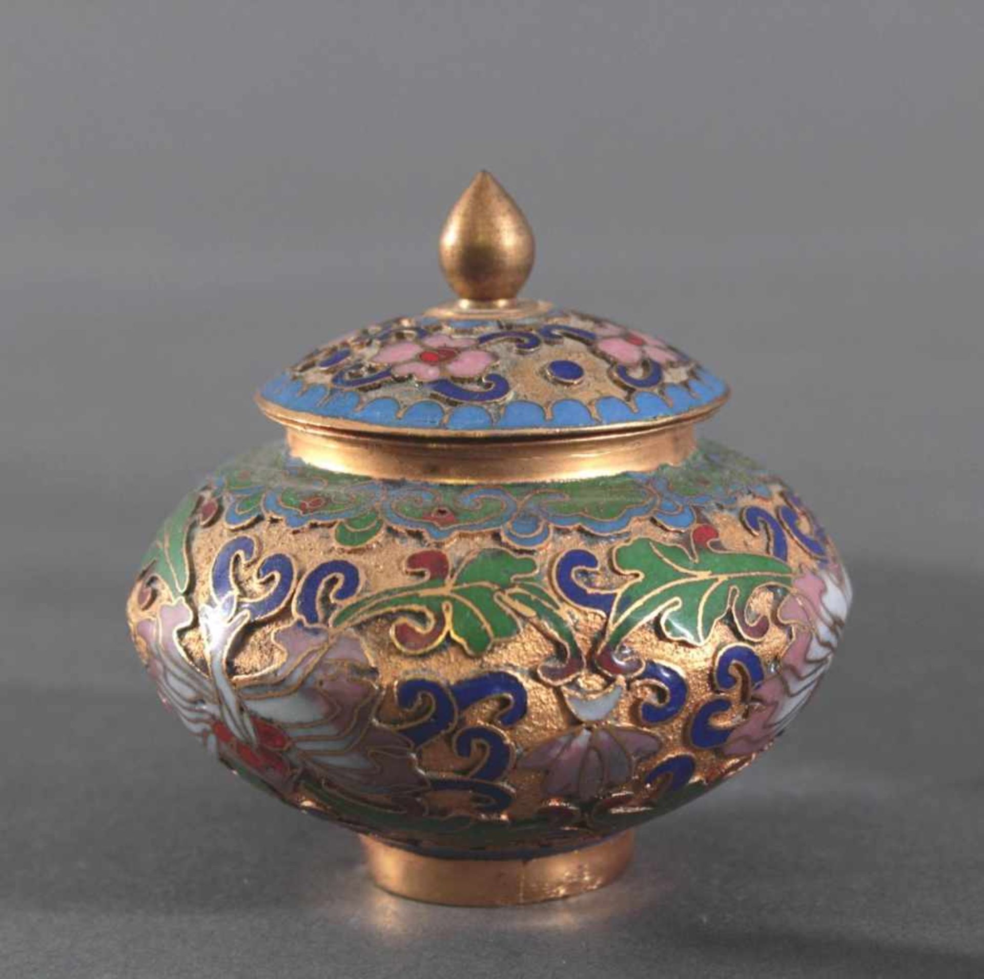 Konvolut Miniatur-Objekte, China 20. JahrhundertMetall/Cloisonné, 4 Teile, bestehend aus kleiner - Bild 2 aus 5