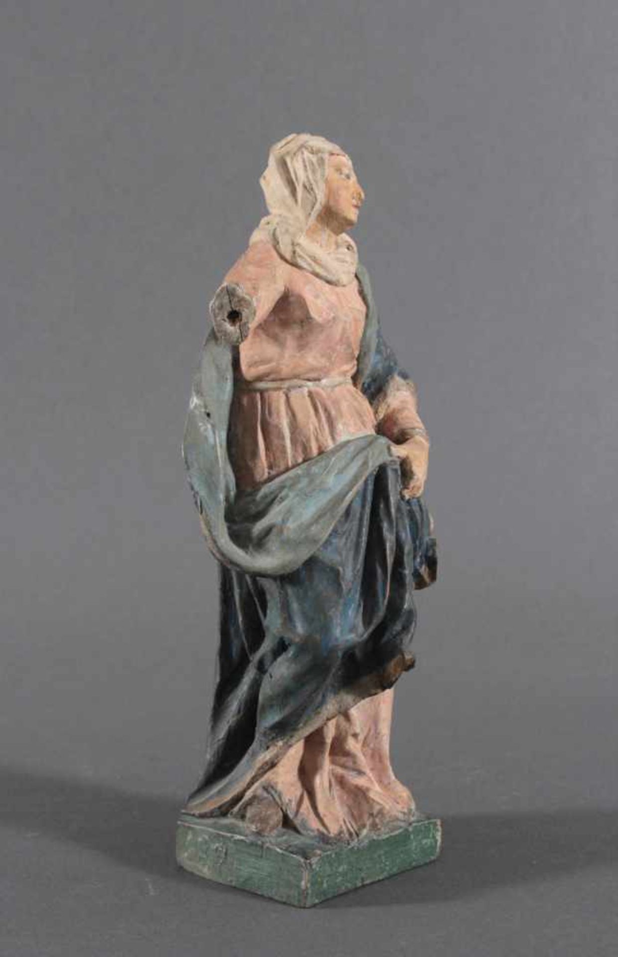 Holzskulptur, Maria mit langem Gewand, 18. JahrhundertDarstellung Maria, den Blick nach vorne - Image 4 of 7