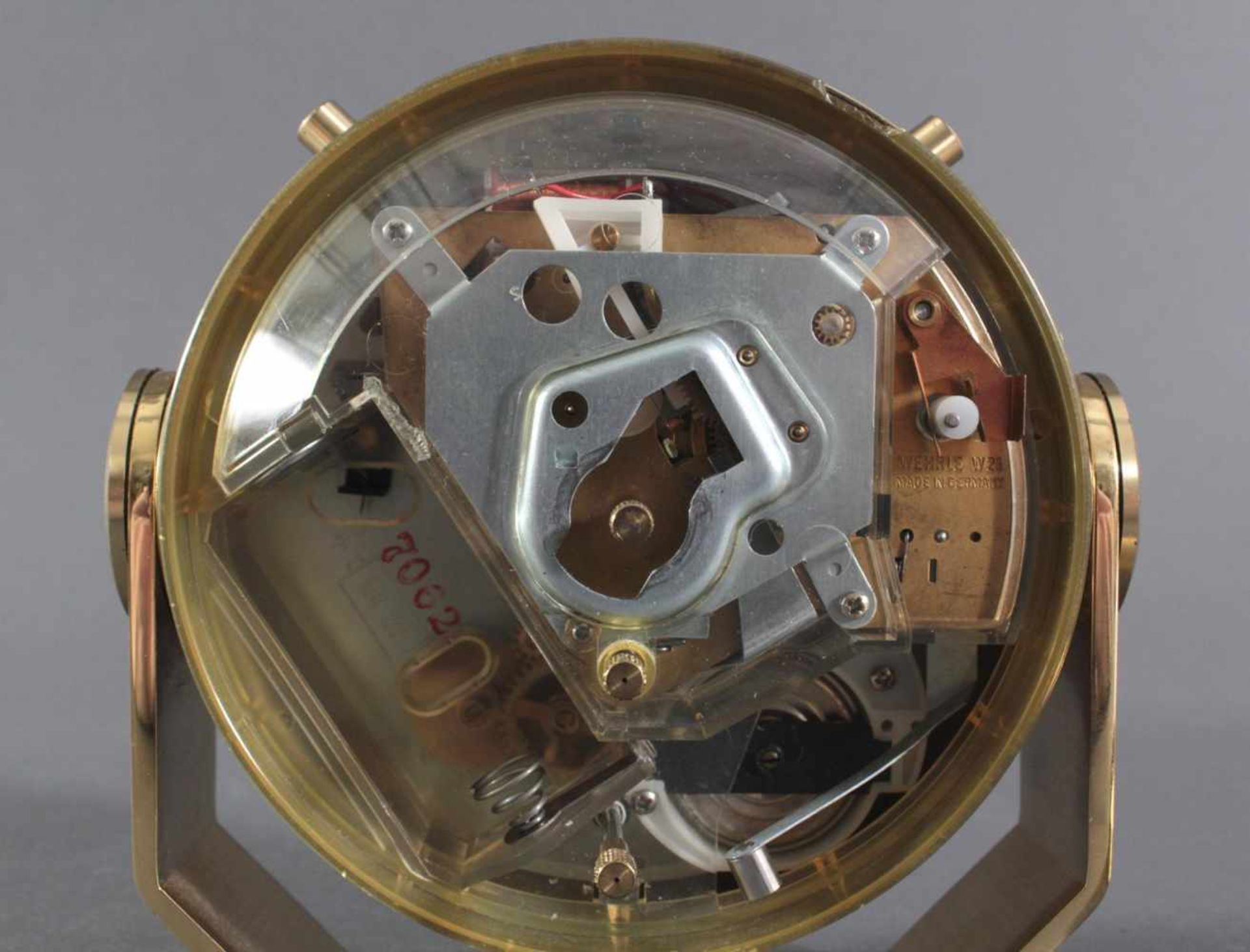 Wempe-Schiffsuhr, Chronometerwerke HamburgSchwenkbares Messinggehäuse, römisches Zifferblatt mit - Image 6 of 7